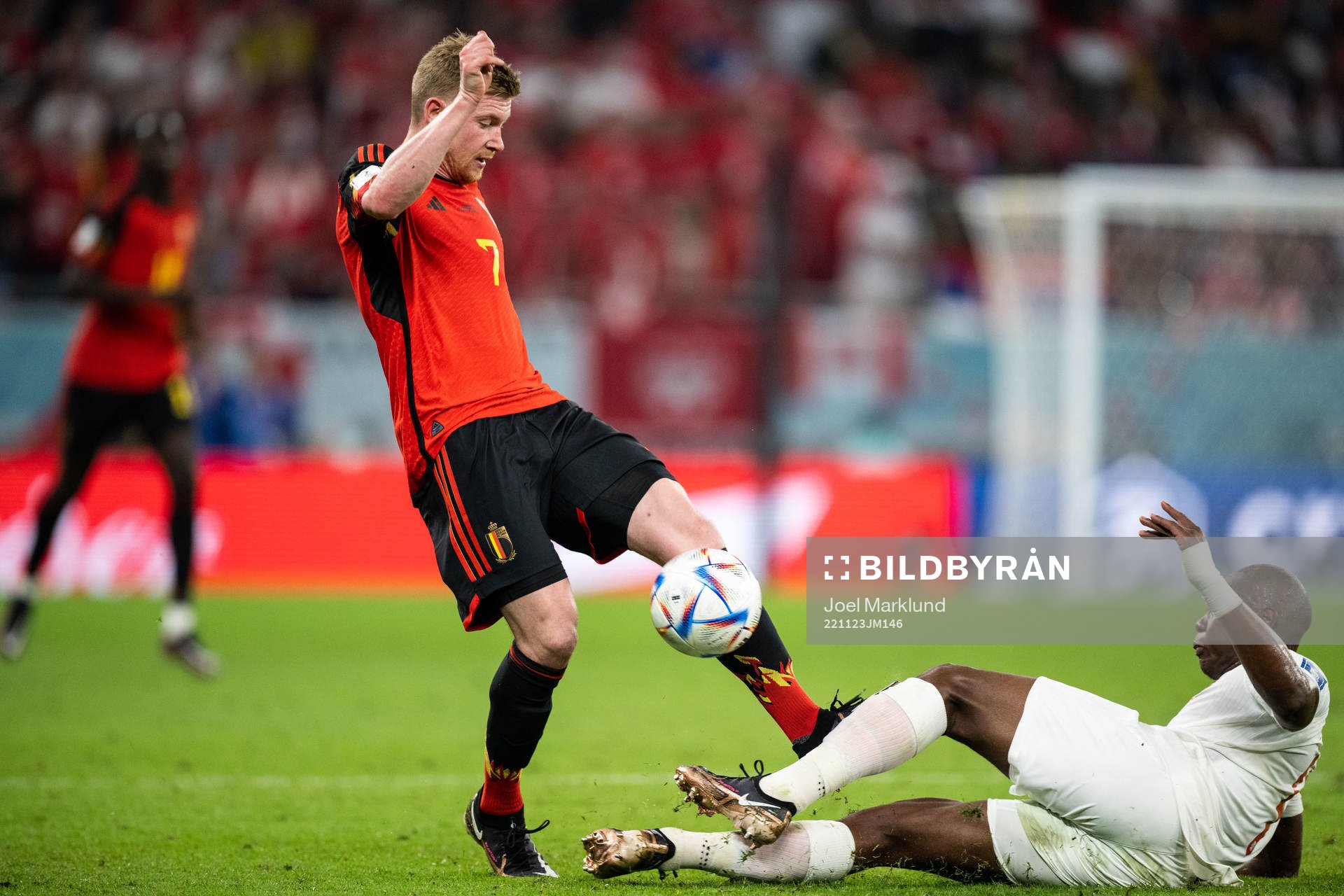 Kevin de Bruyne of Belgium and Kamal Miller of Canada
