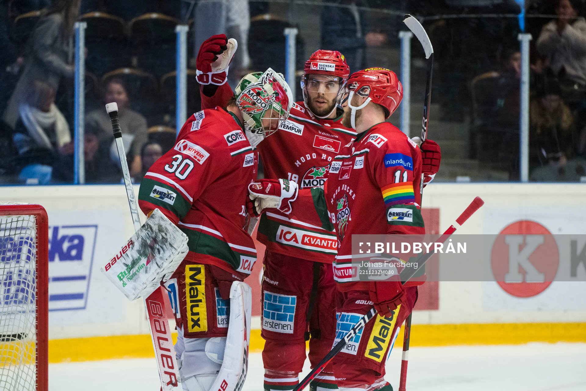 Modos målvakt Krister Gudlevskis, Josh Dickinson och Josef