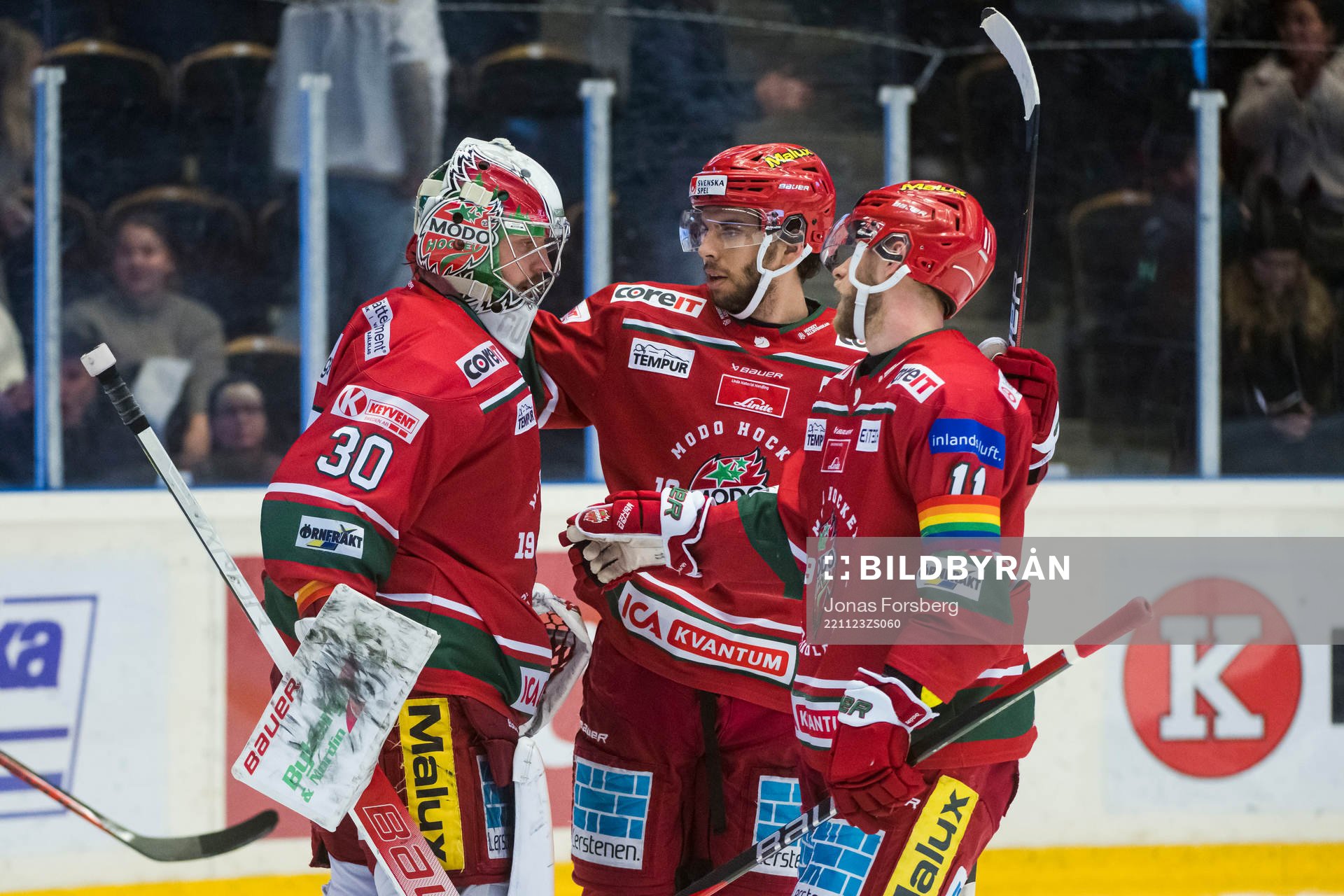 Modos målvakt Krister Gudlevskis, Josh Dickinson och Josef
