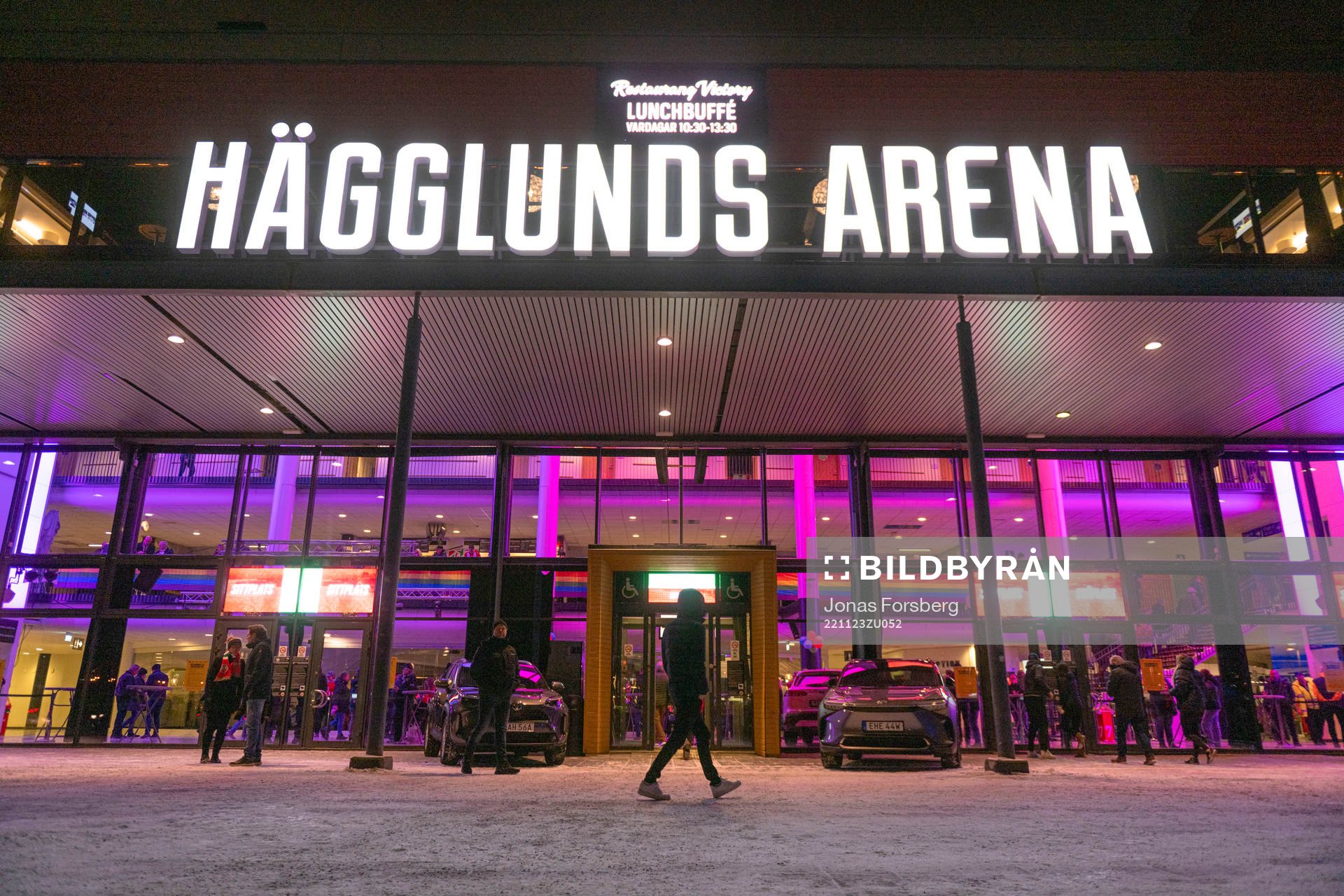 Hägglunds Arena innan ishockeymatchen i Hockeyallsvenskan