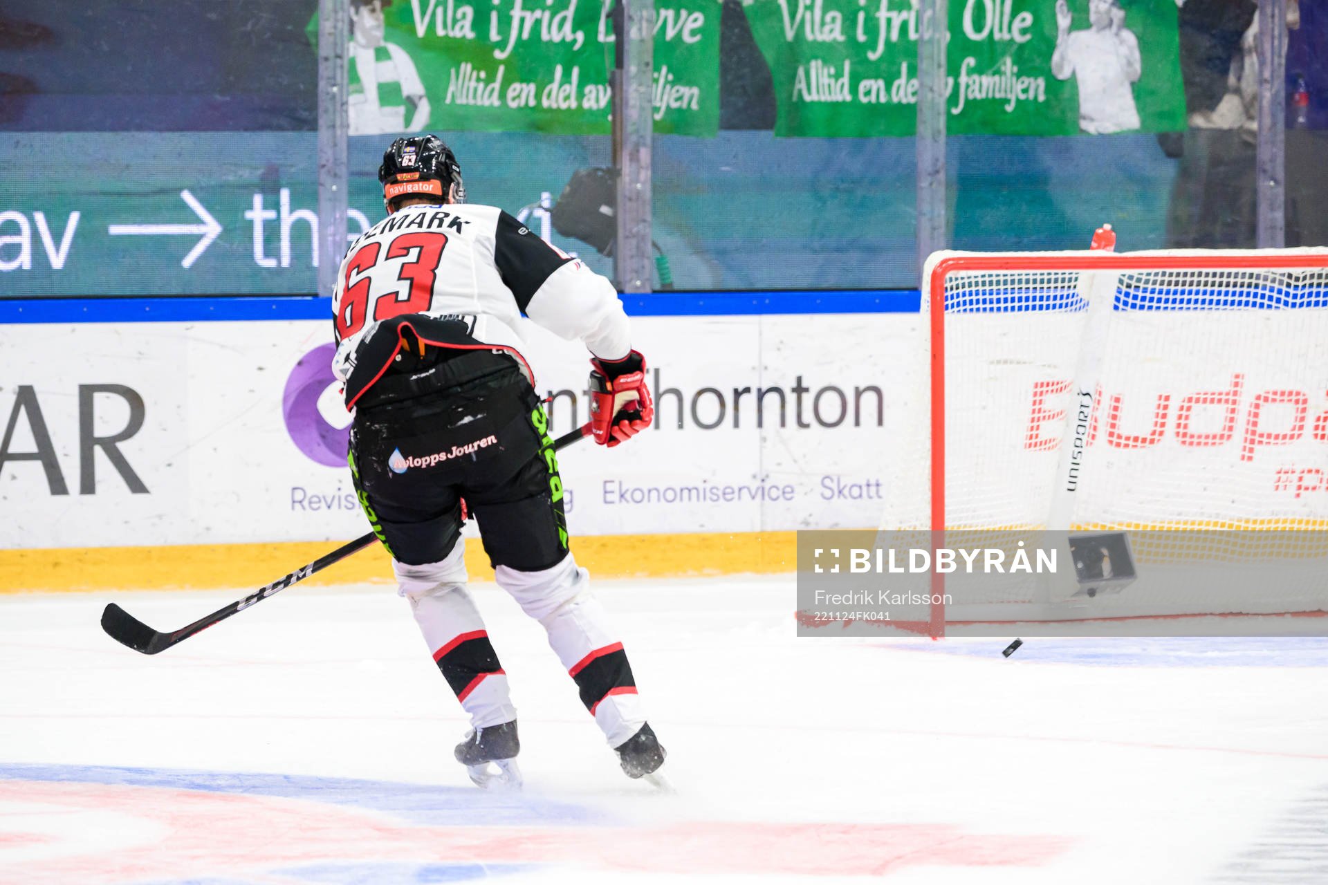 Malmö Redhawks Fredrik Händemark skjuter 1-4 i tom kasse