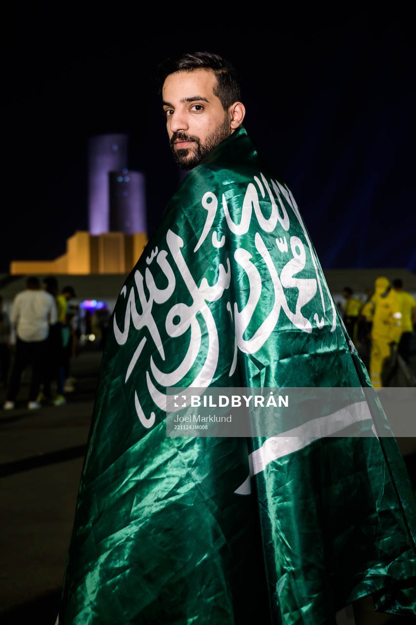 A Saudi Arabian fan poses for a portrait ahead of the FIFA World Cup 2022 football match between Brazil and Serbia on November 24, 2022 in Doha.