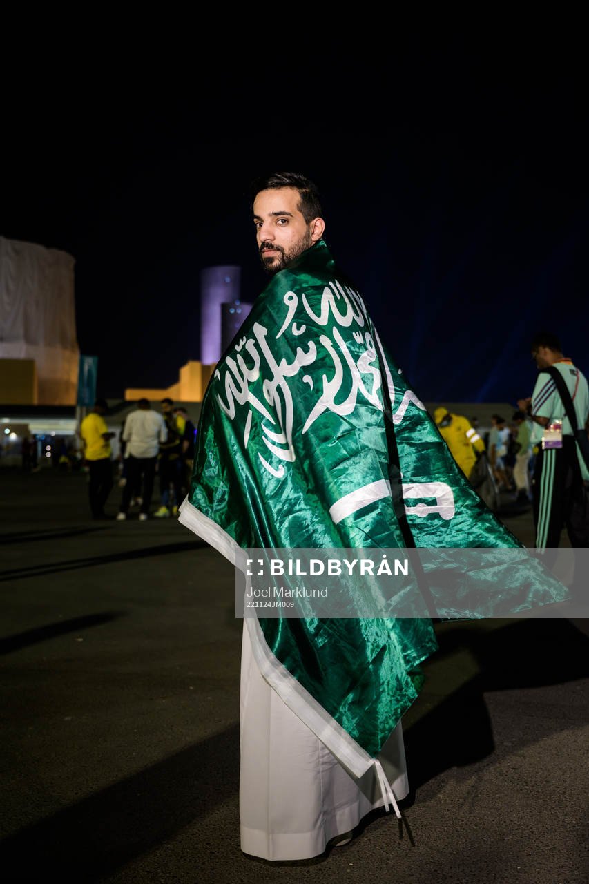 A Saudi Arabian fan poses for a portrait ahead of the FIFA World Cup 2022 football match between Brazil and Serbia on November 24, 2022 in Doha.