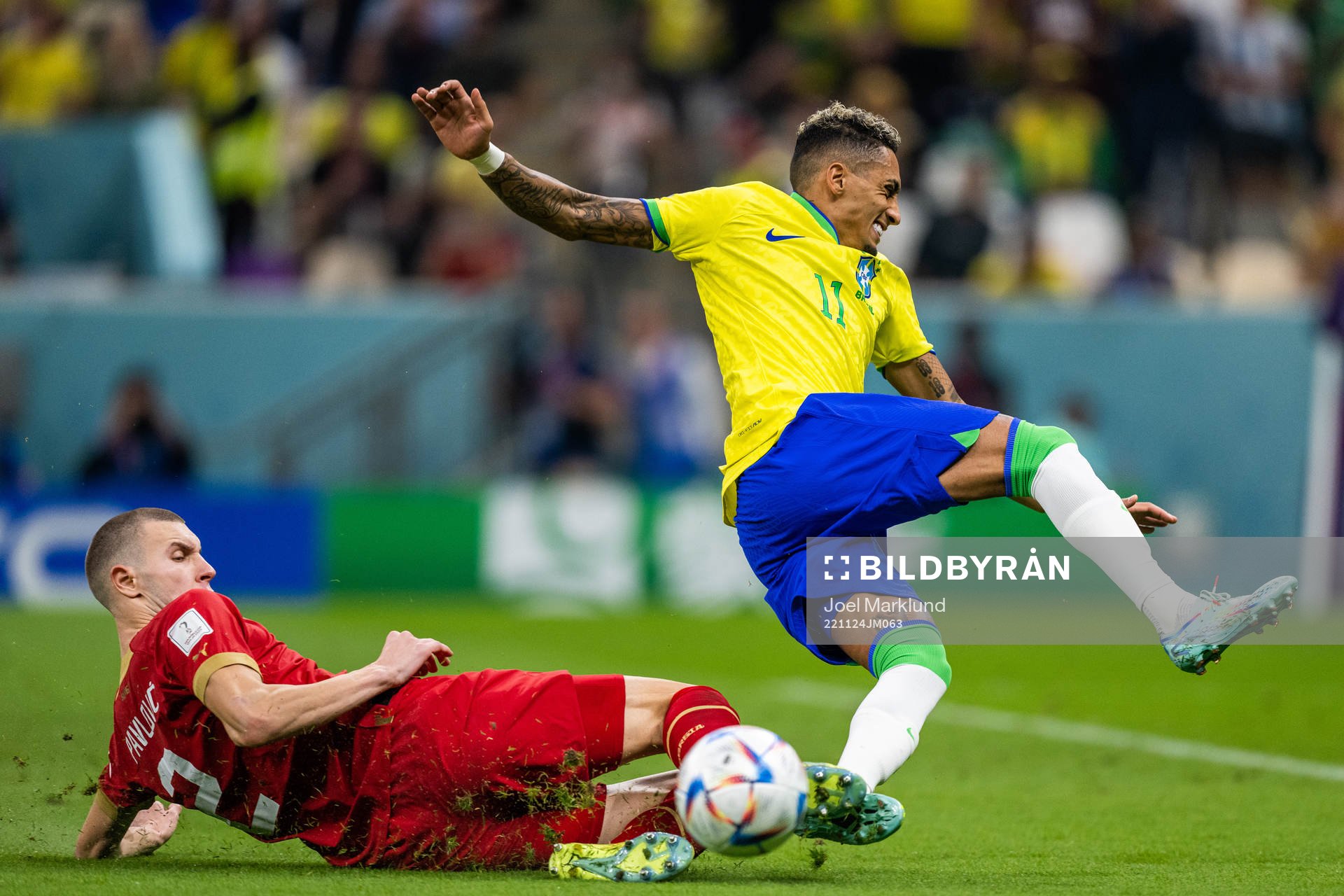 Strahinja Pavlovic of Serbia and Raphinha of Brazil during the FIFA World Cup 2022 football match between Brazil and Serbia on November 24, 2022 in Doha.