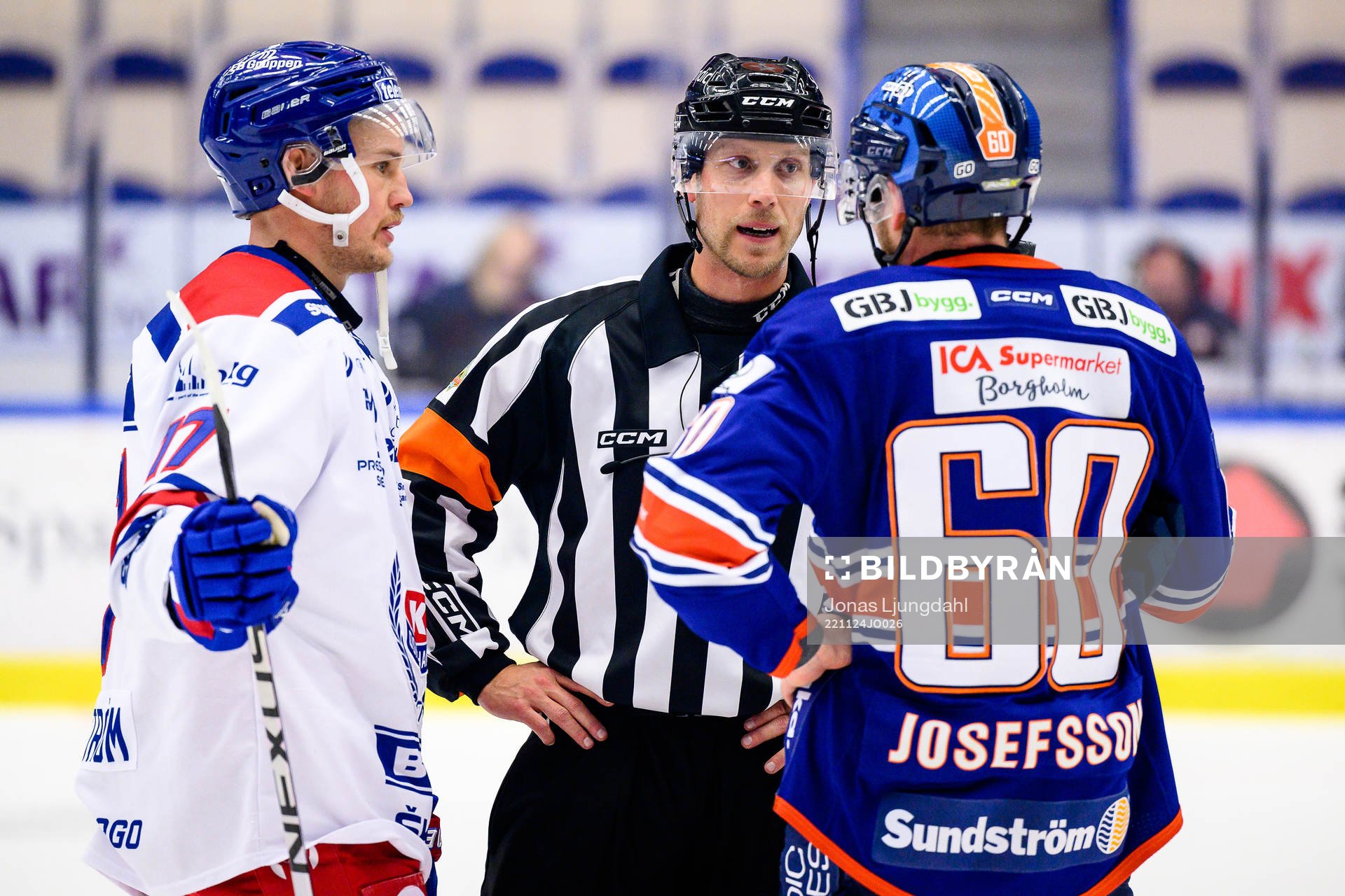 Domare Andreas Harnebring mellan Oskarshamns Jonas