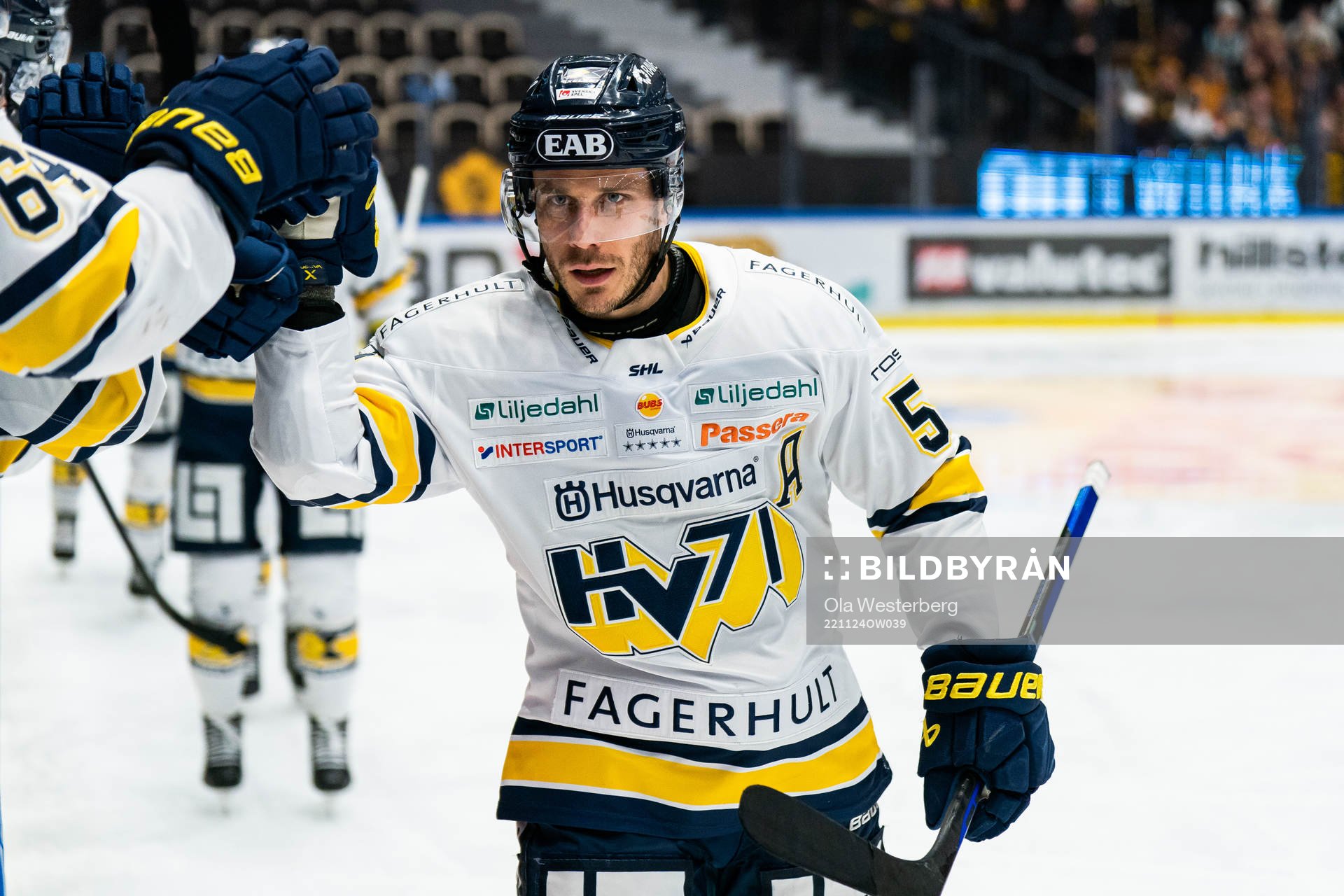 HV71s Andy Miele jublar