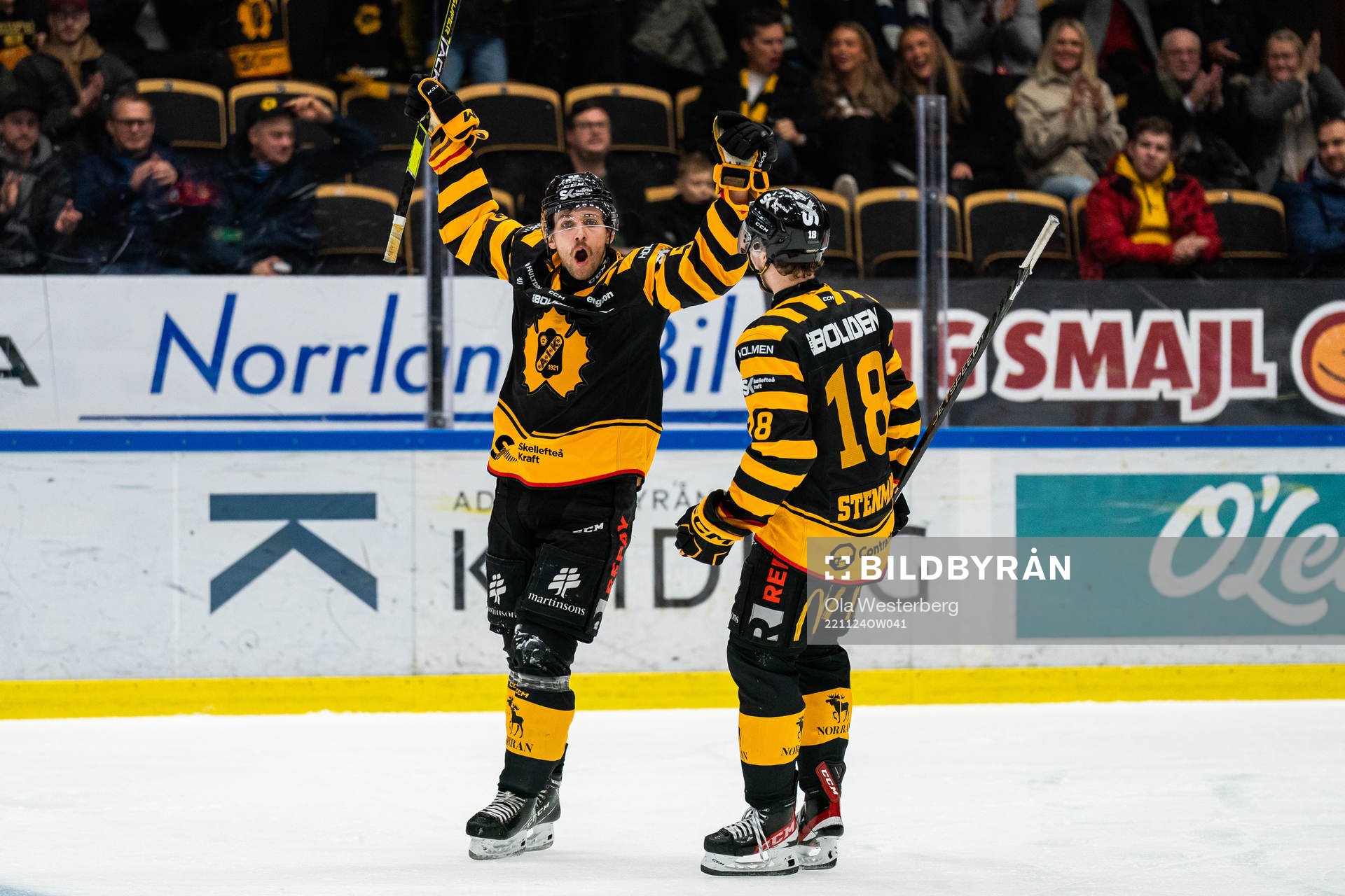Skellefteås Arvid Lundberg och Elias Stenman jublar