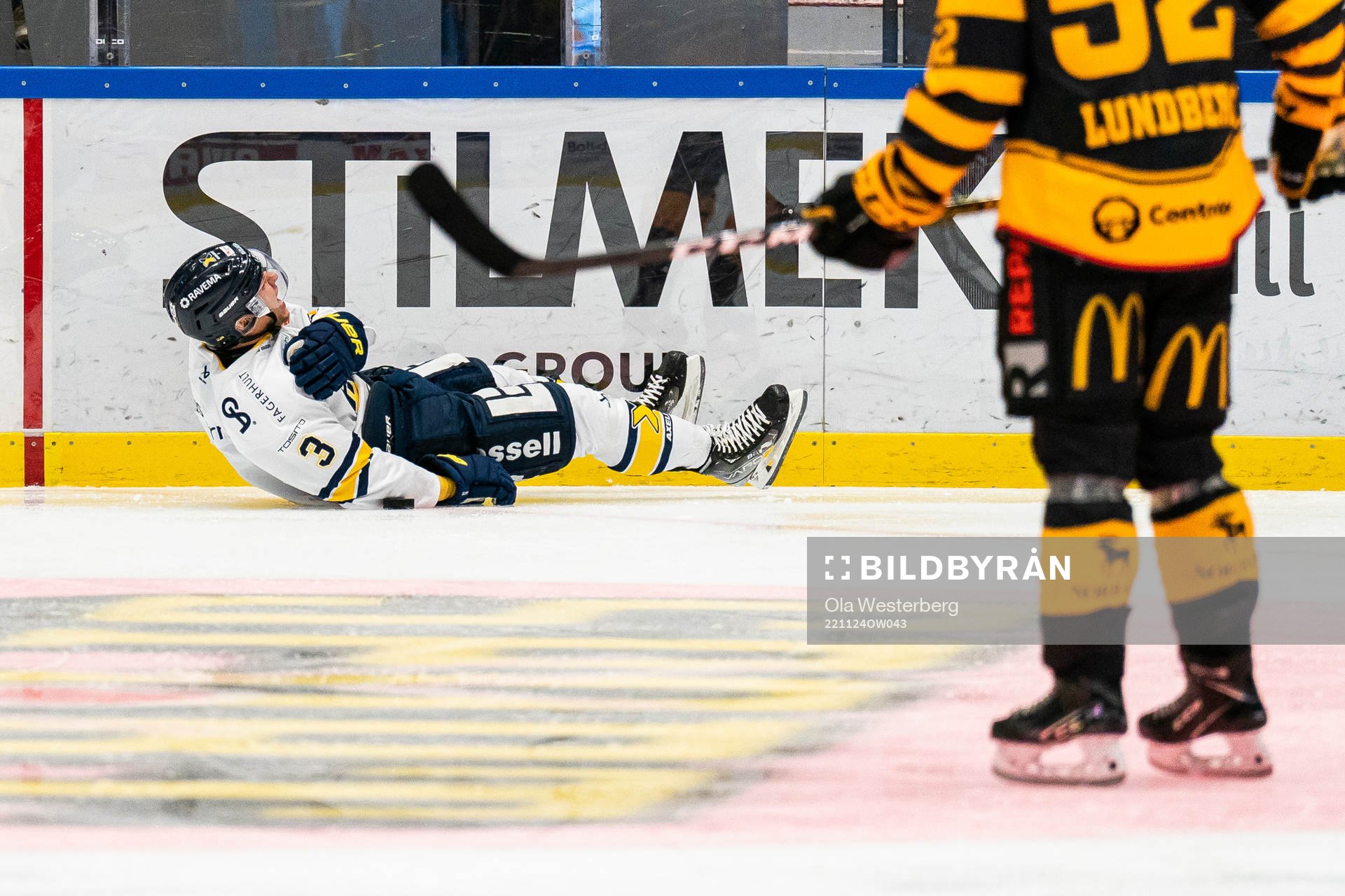 HV71s Daniel Glad har ont