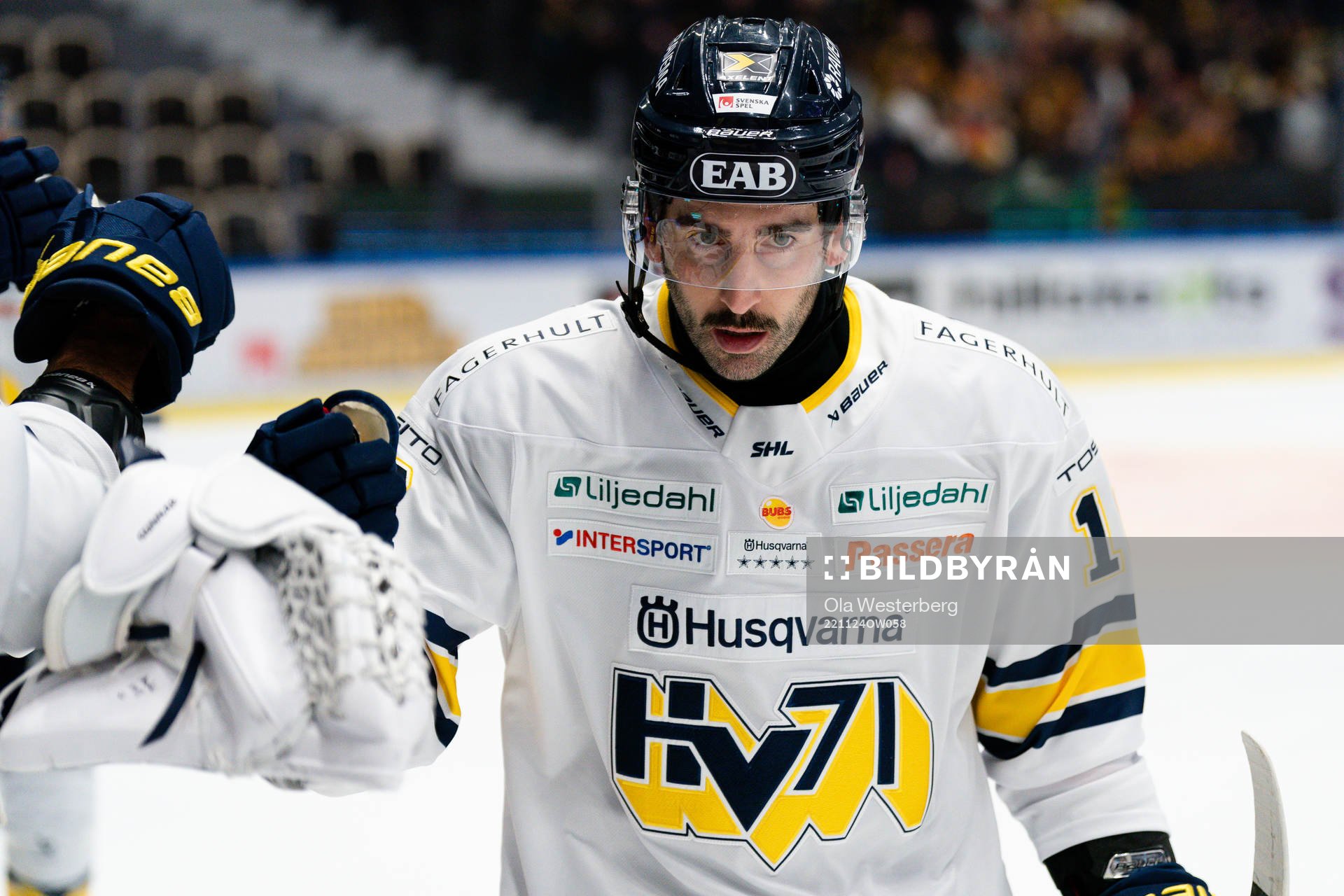 HV71s Joseph Laleggia jublar