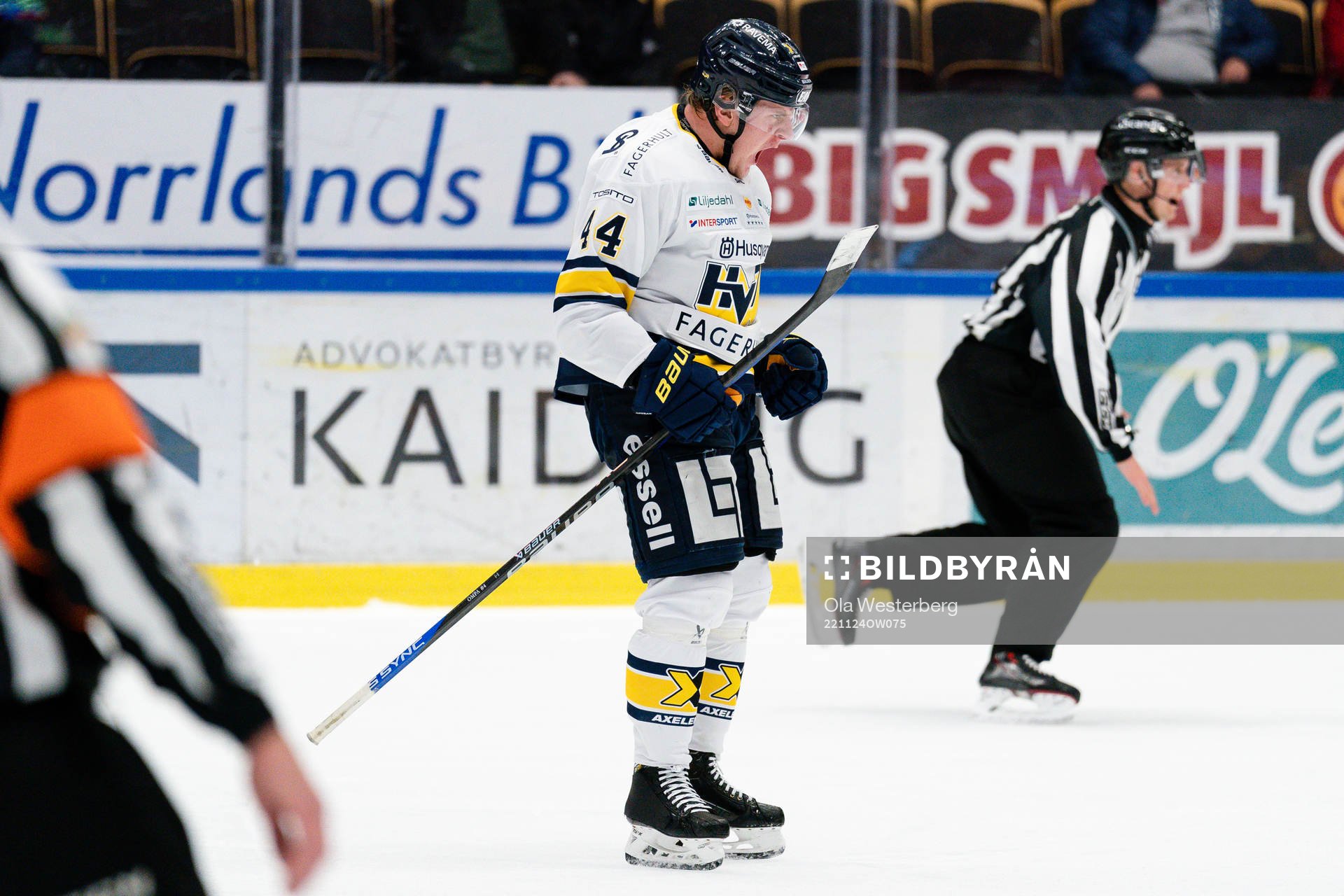 HV71s Emil Andrae jublar