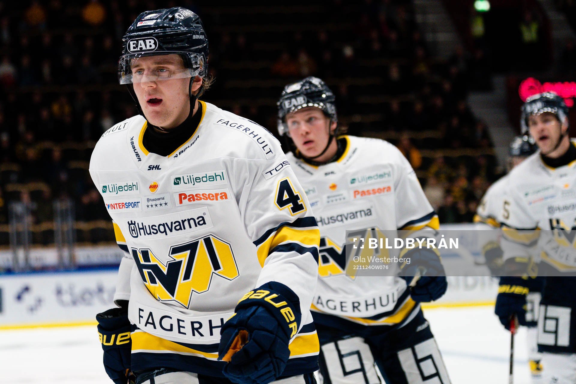 HV71s Emil Andrae jublar