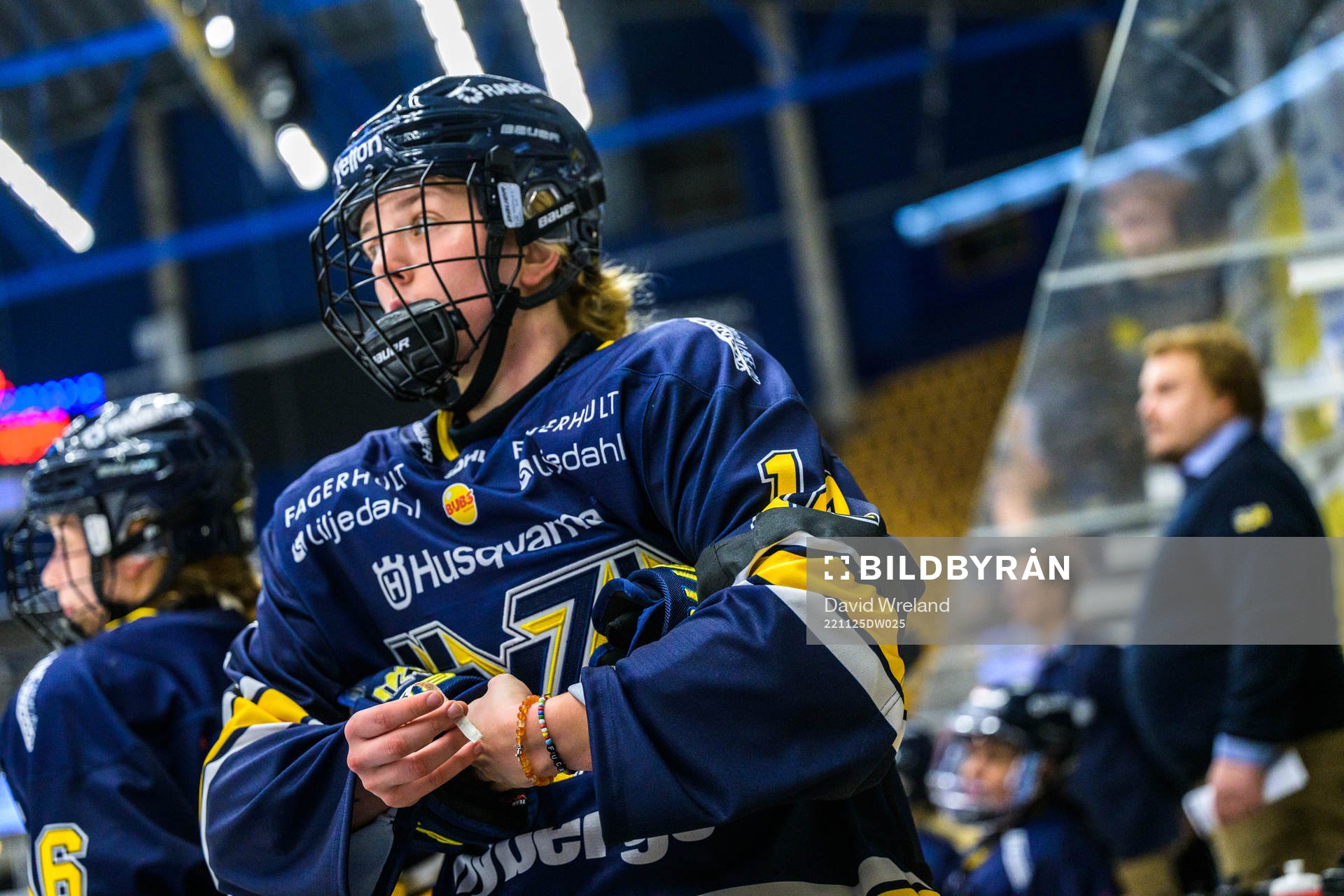 HV71s Agnez Svensson  med sorgband för att hedra Börje