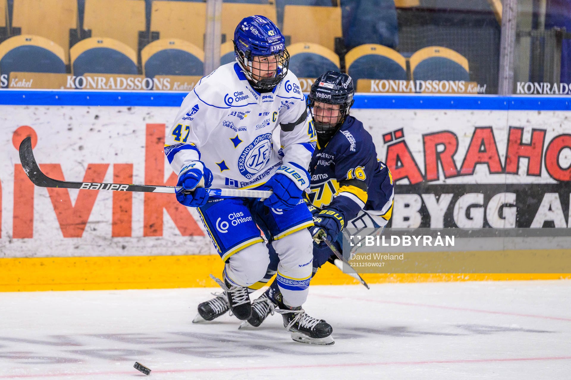 Leksands Abagael Thiessen och HV71s Kajsa Armborg