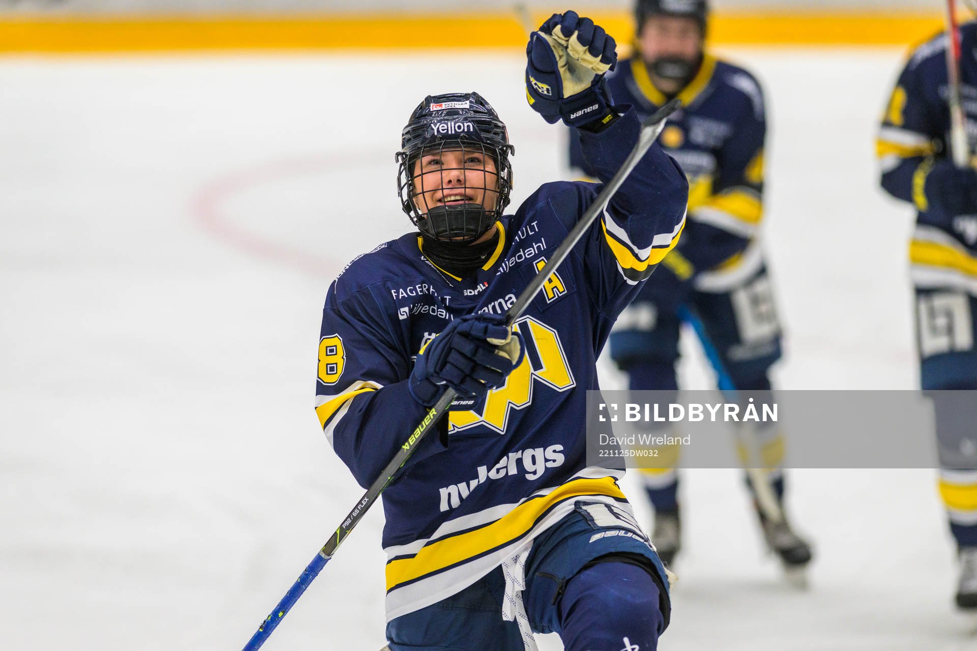 HV71s Elin Svensson jublar