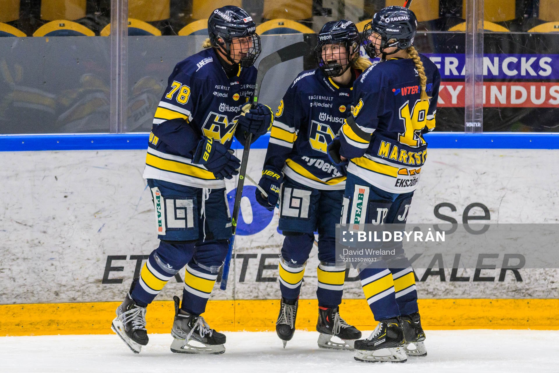 HV71s Elin Svensson jublar
