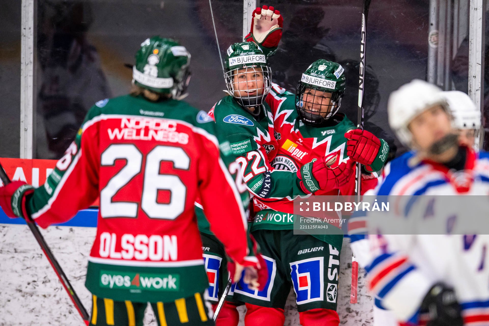 Frölundas Andrea Dalen och medspelare jublar