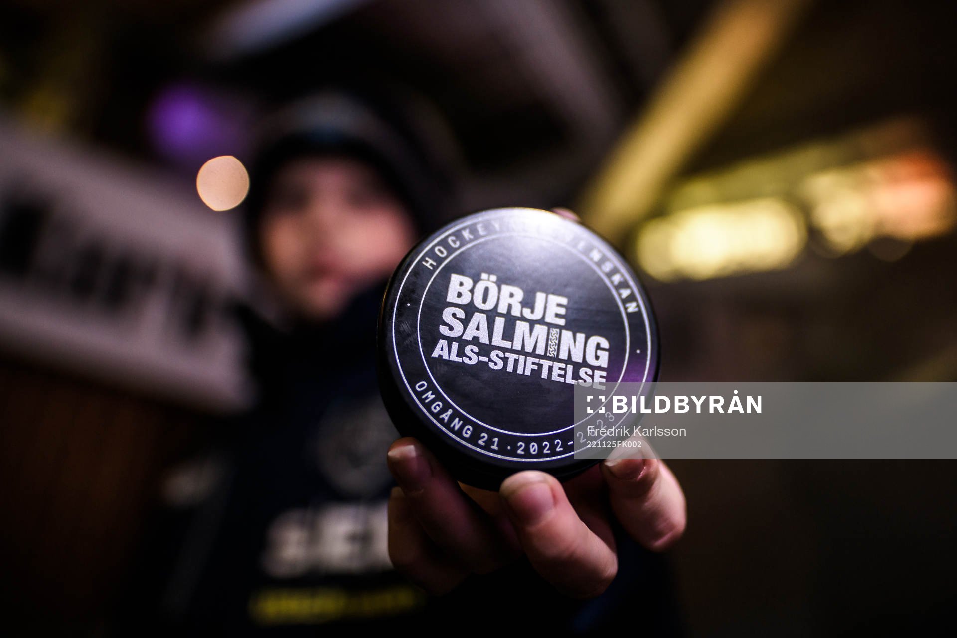En puck med texten Börje Salming ALS-stiftelse på