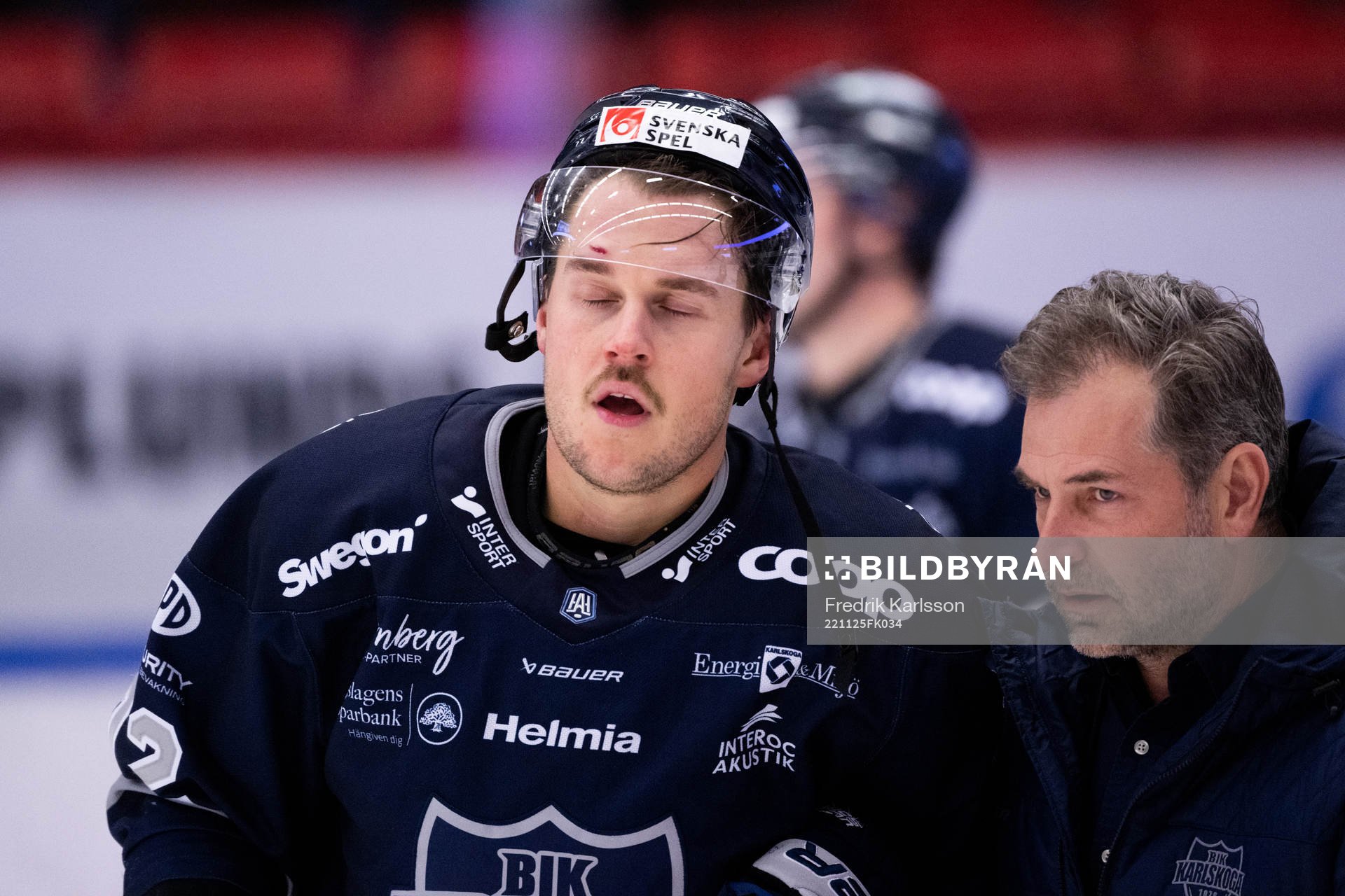 Karlskogas Viktor Lennartsson har ont