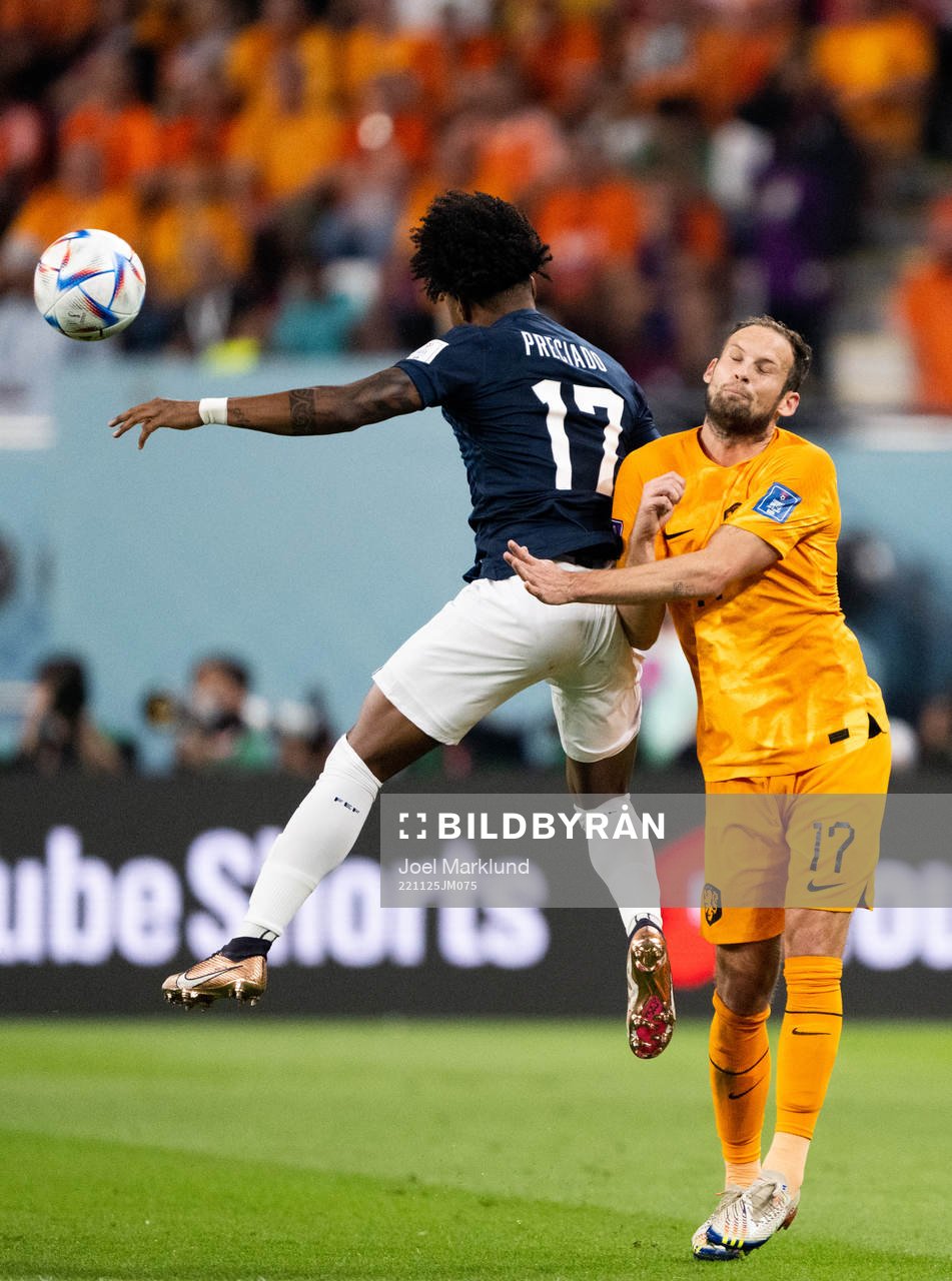 Angelo Preciado of Ecuador and Daley Blind of Netherlands