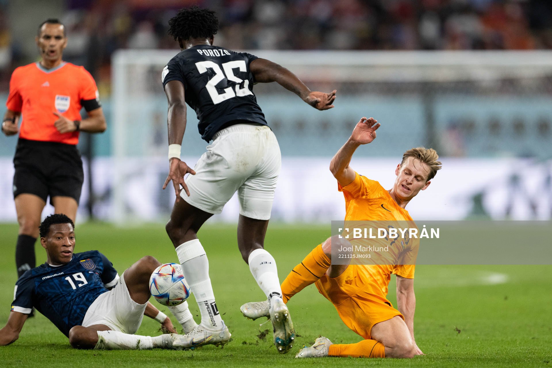 Gonzalo Plata and Jackson Porozo of Ecuador against Frenkie