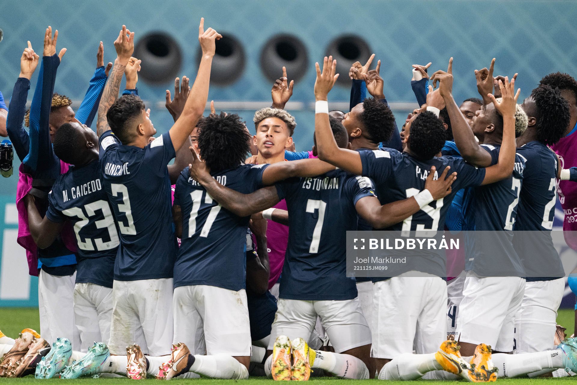 Players of Ecuador celebrate the 1-1 goal by Enner Valencia