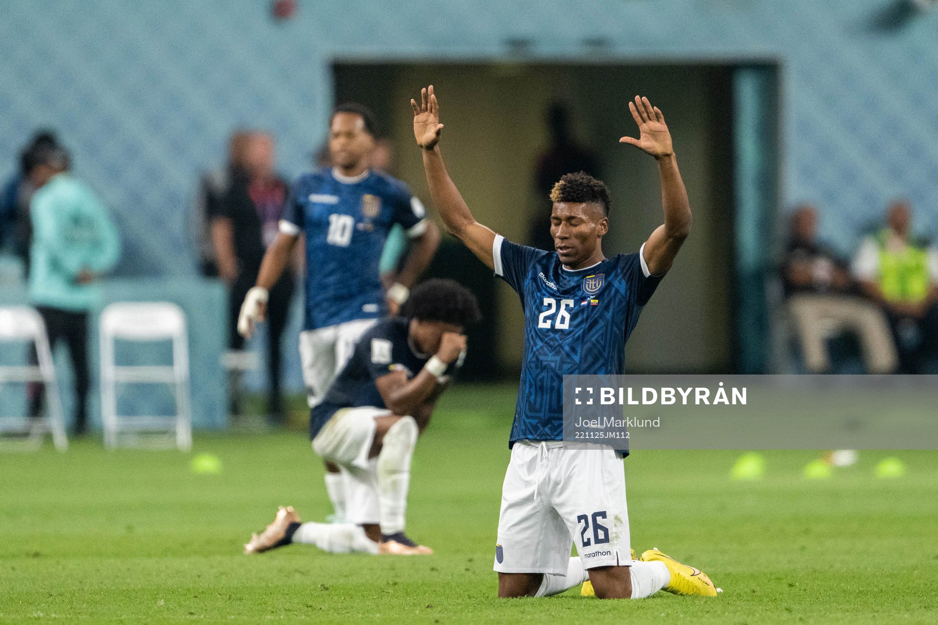 Kevin Rodriguez of Ecuador pray