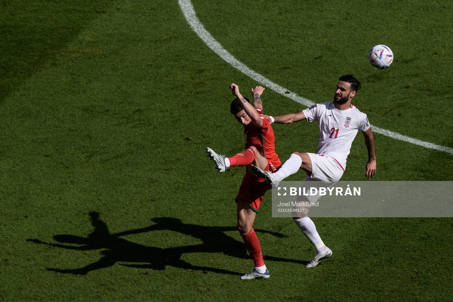 Harry Wilson of Wales and Ahmad Noorollahi of Iran
