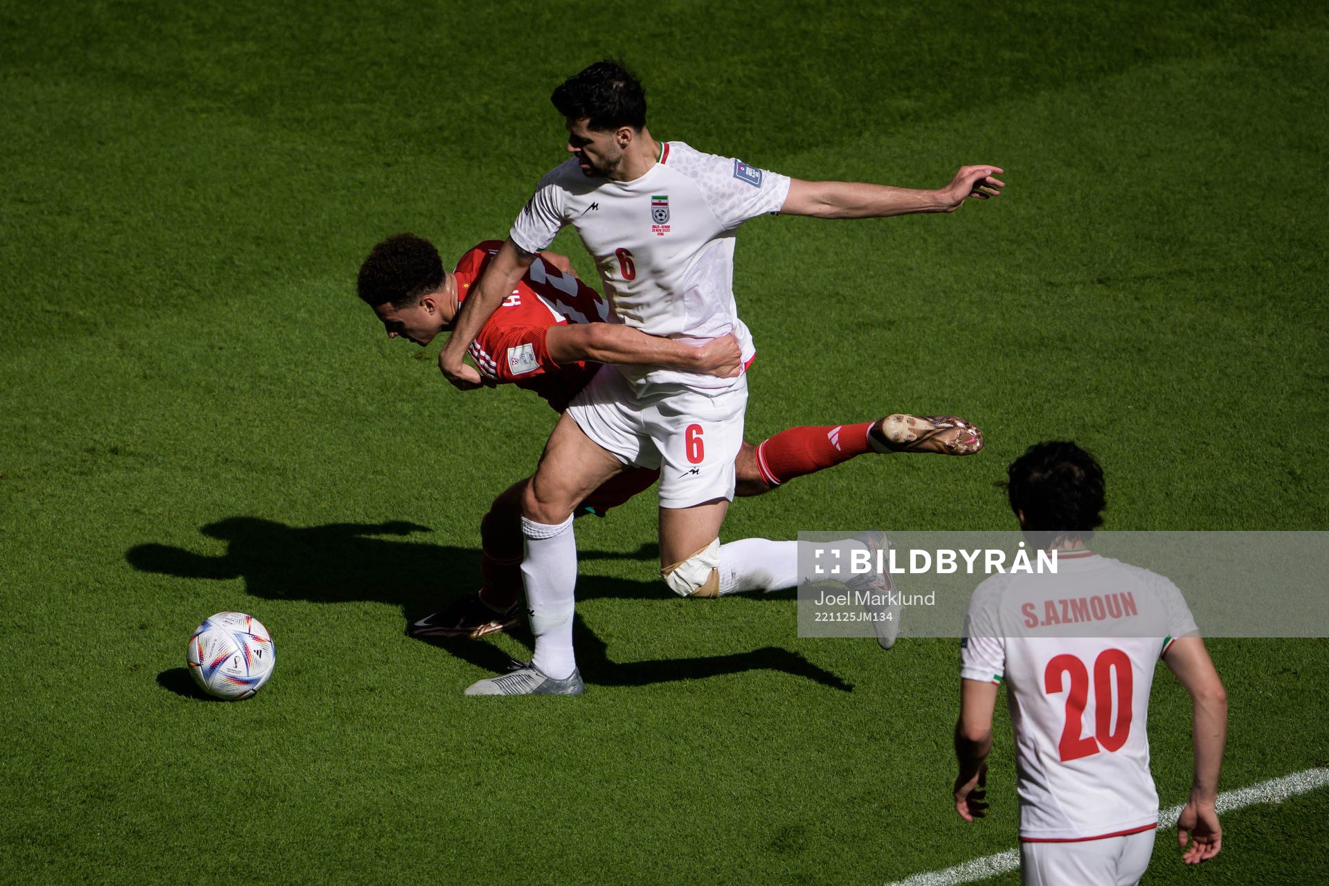 Ethan Ampadu of Wales and Saeid Ezatolahi of Iran during the FIFA World Cup 2022 football match between Wales and Iran on November 25, 2022 in Doha.