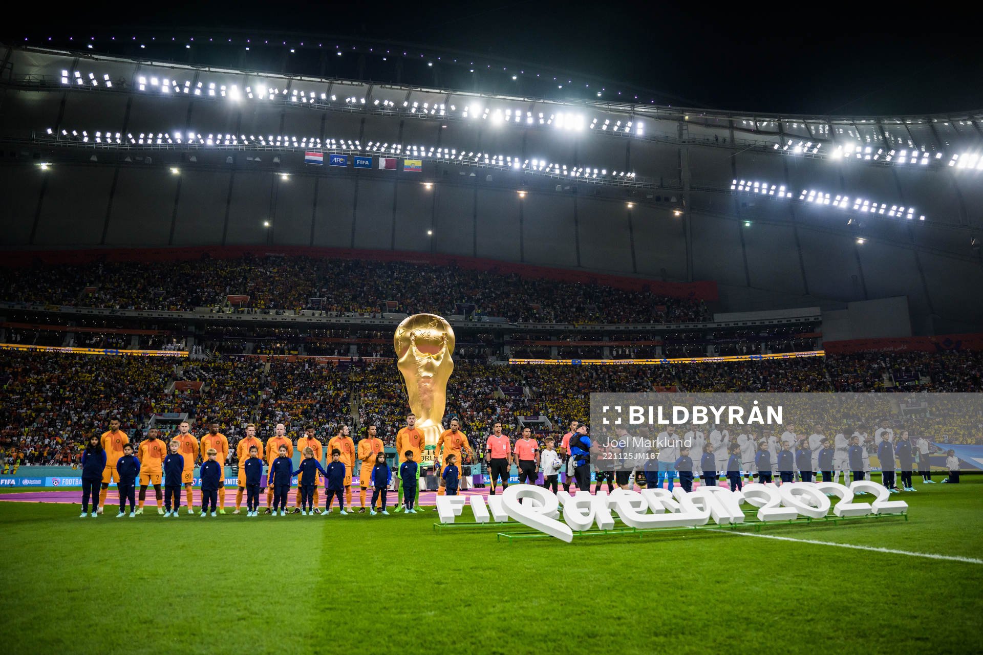 Players of Netherlands and of Ecuador lined up ahead of the FIFA World Cup 2022 football match between Netherlands and Ecuador on November 25, 2022 in Doha.