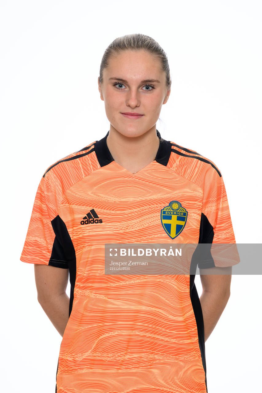 Julia Cavander