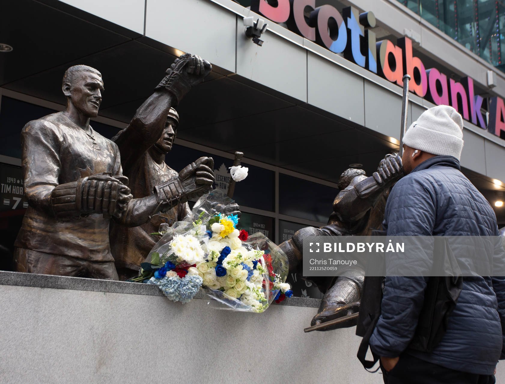A passerby takes a moment at a statue of the late Börje