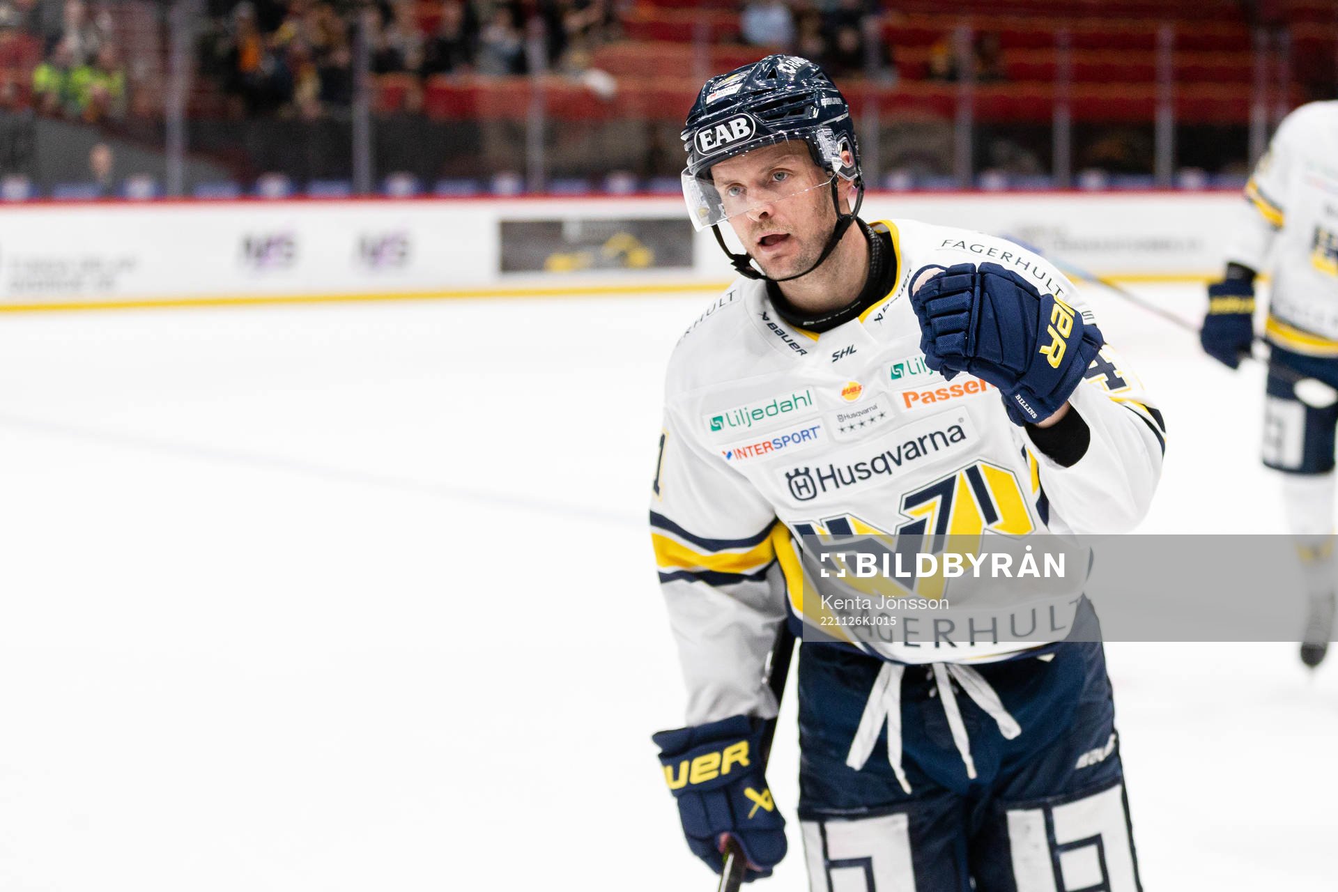 HV71s Chad Billins jublar
