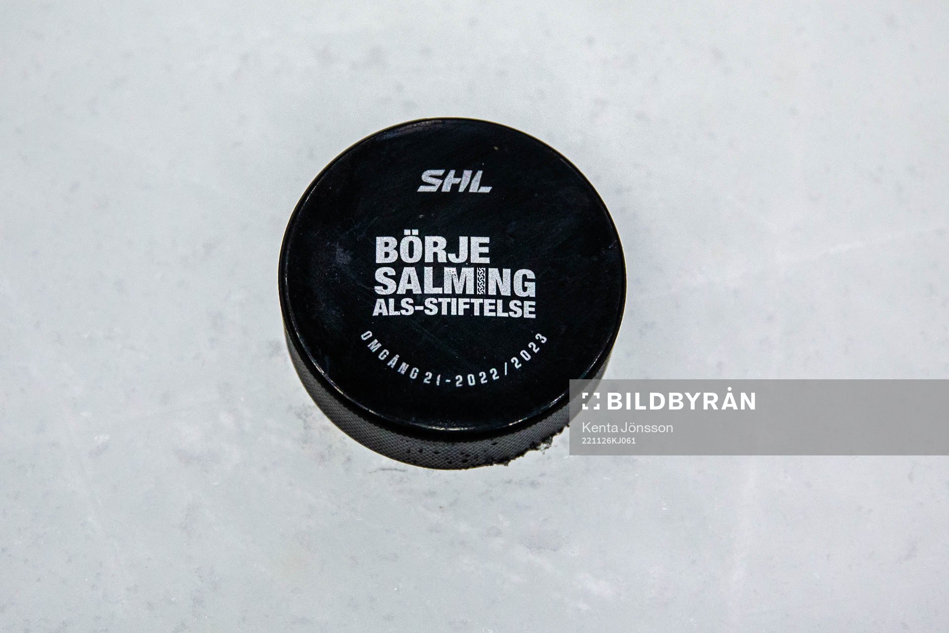 Matchpucken med logotypen för Börje Salmings ALS-stiftelse
