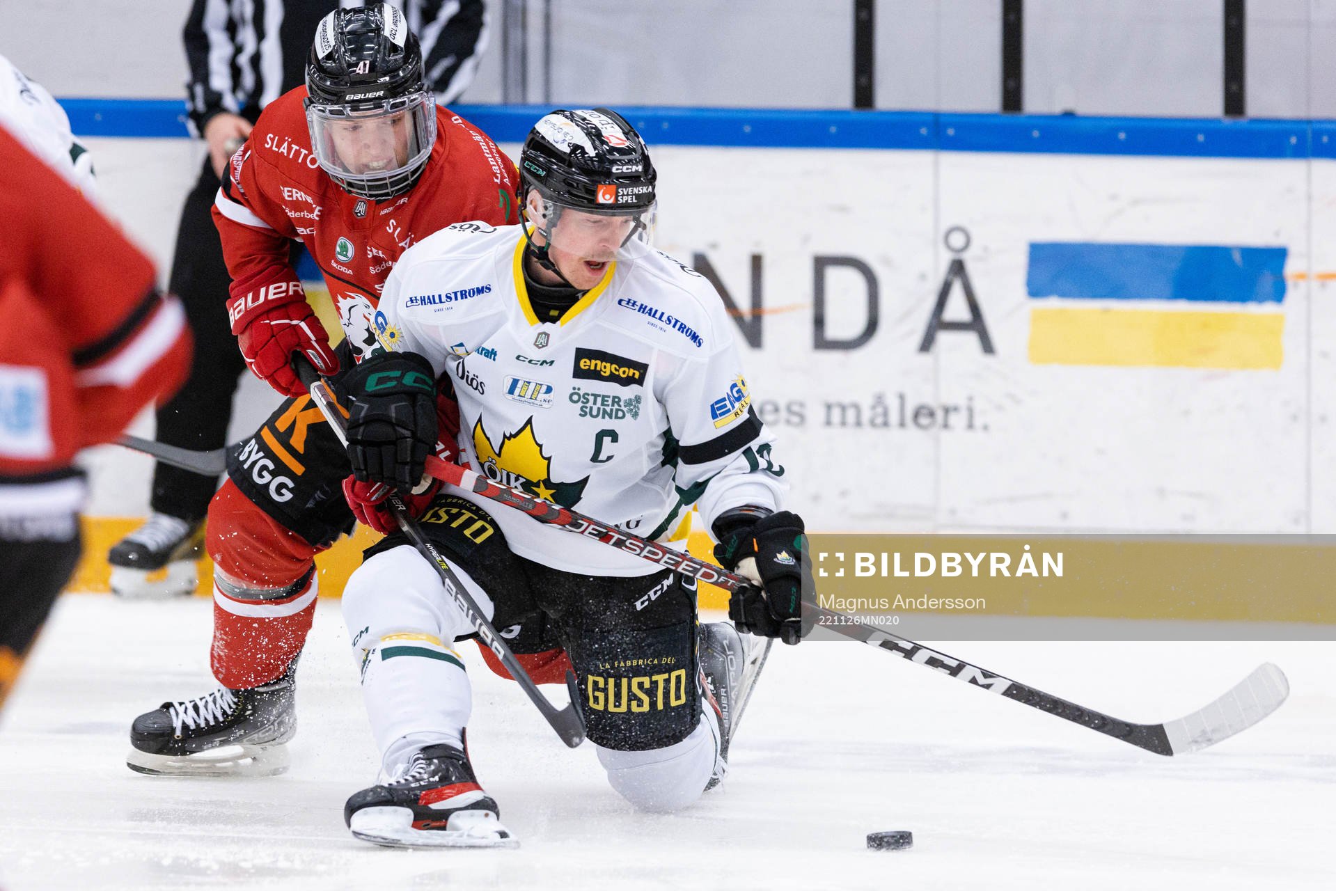 Vita Hästens Victor Öhman och Östersunds Linus Rotbakken