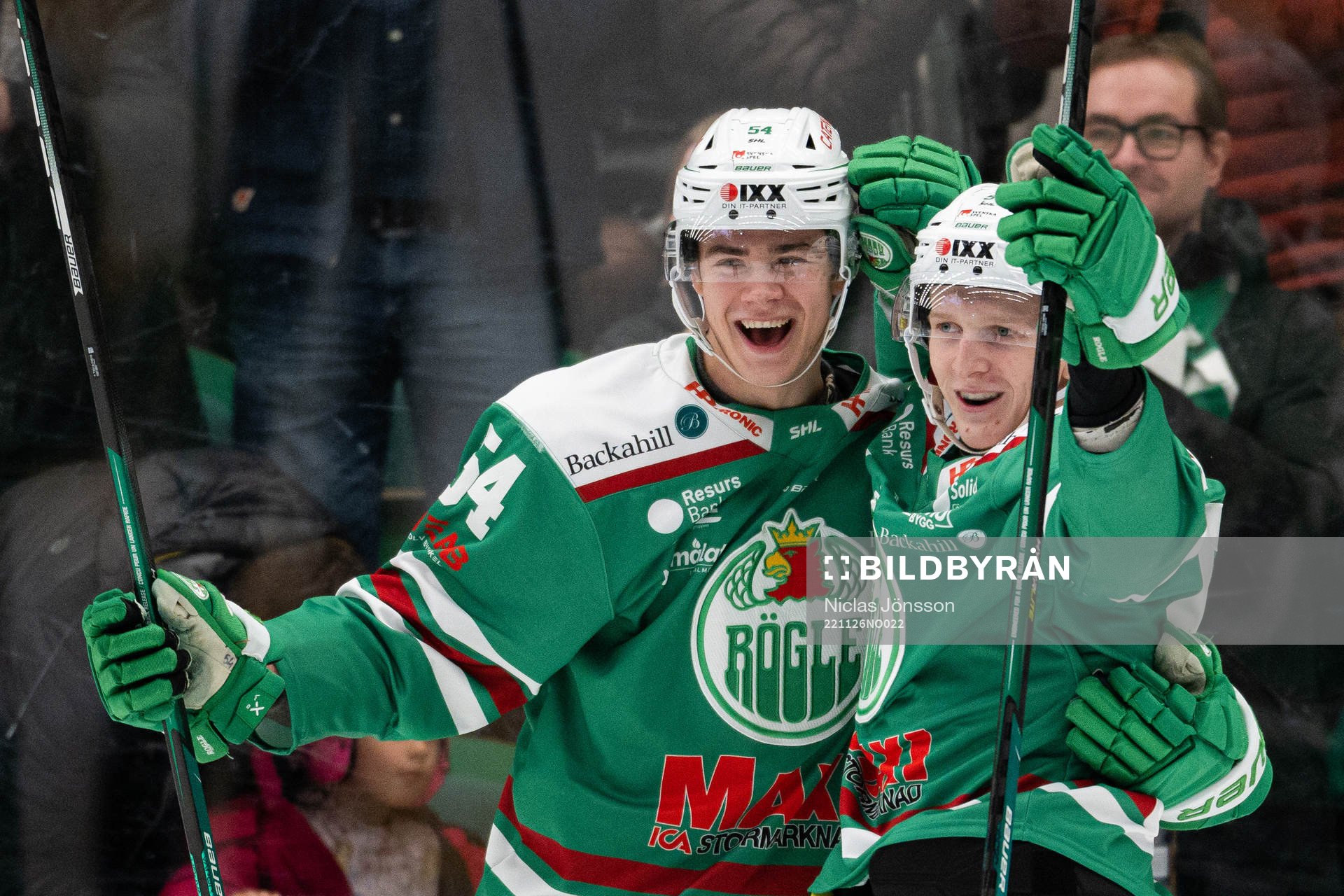 Rögles William Wallinder och Adam Engström jublar
