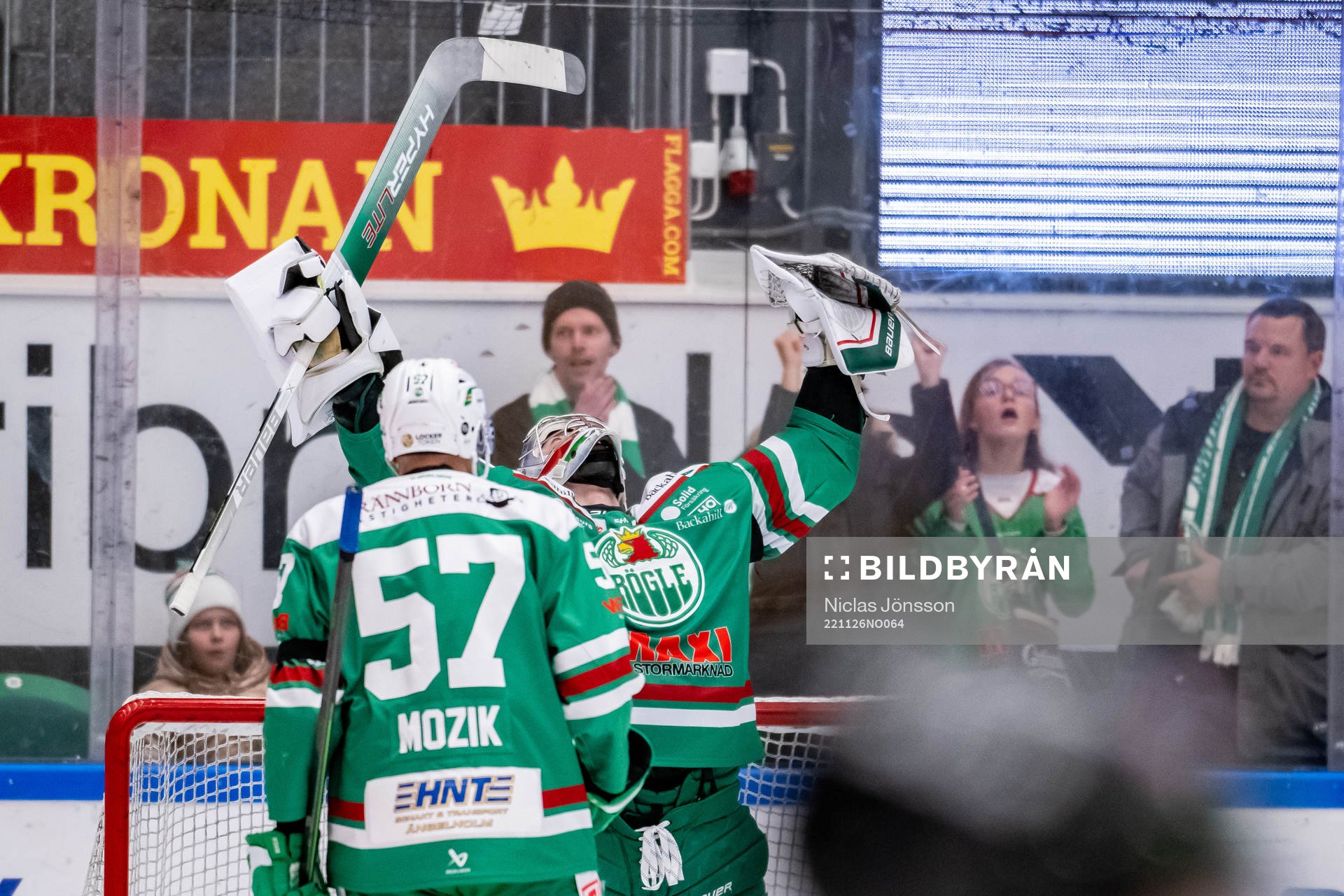 Rögles målvakt Calle Clang jublar