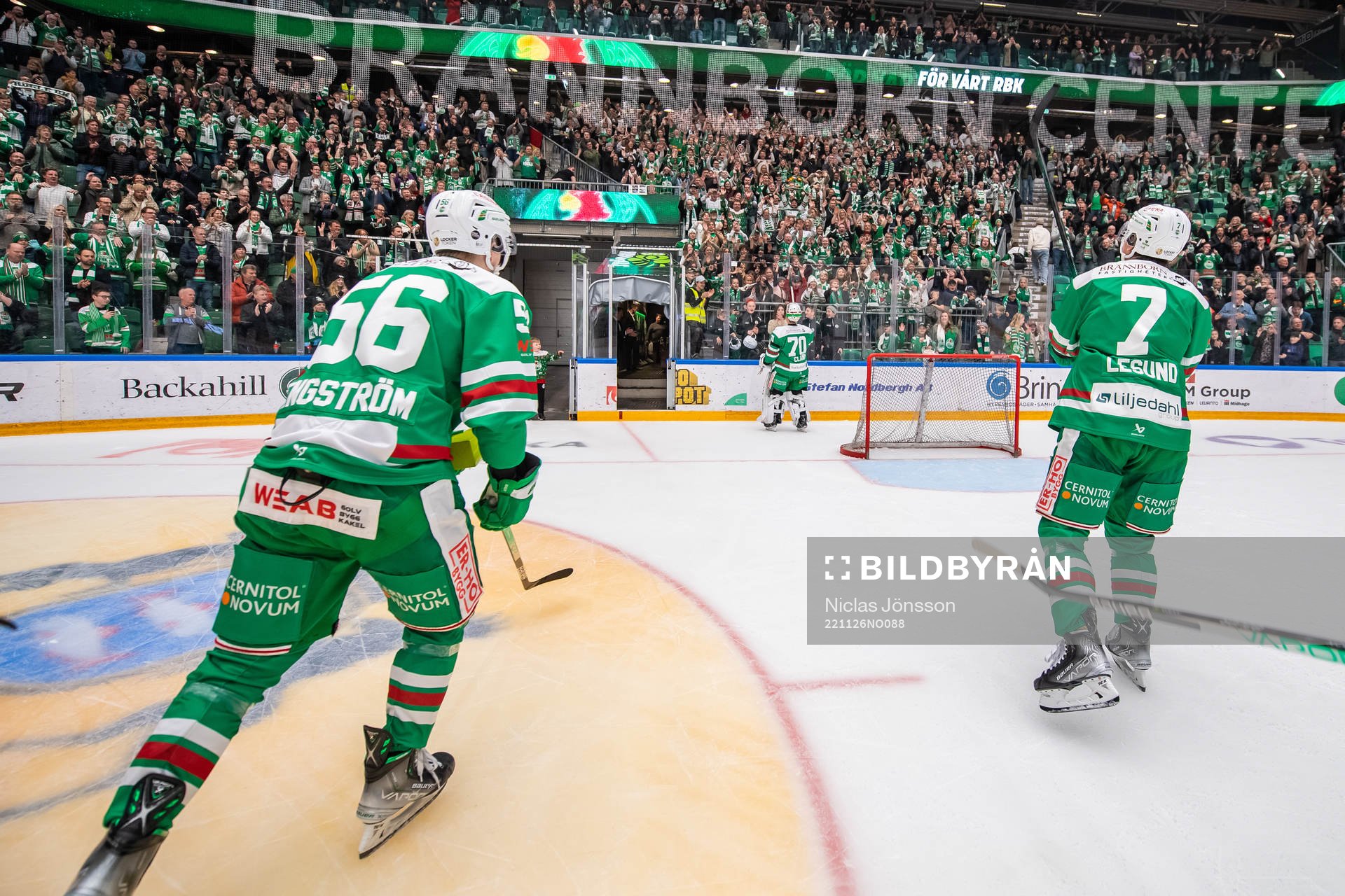 Rögles målvakt Calle Clang  jublar
