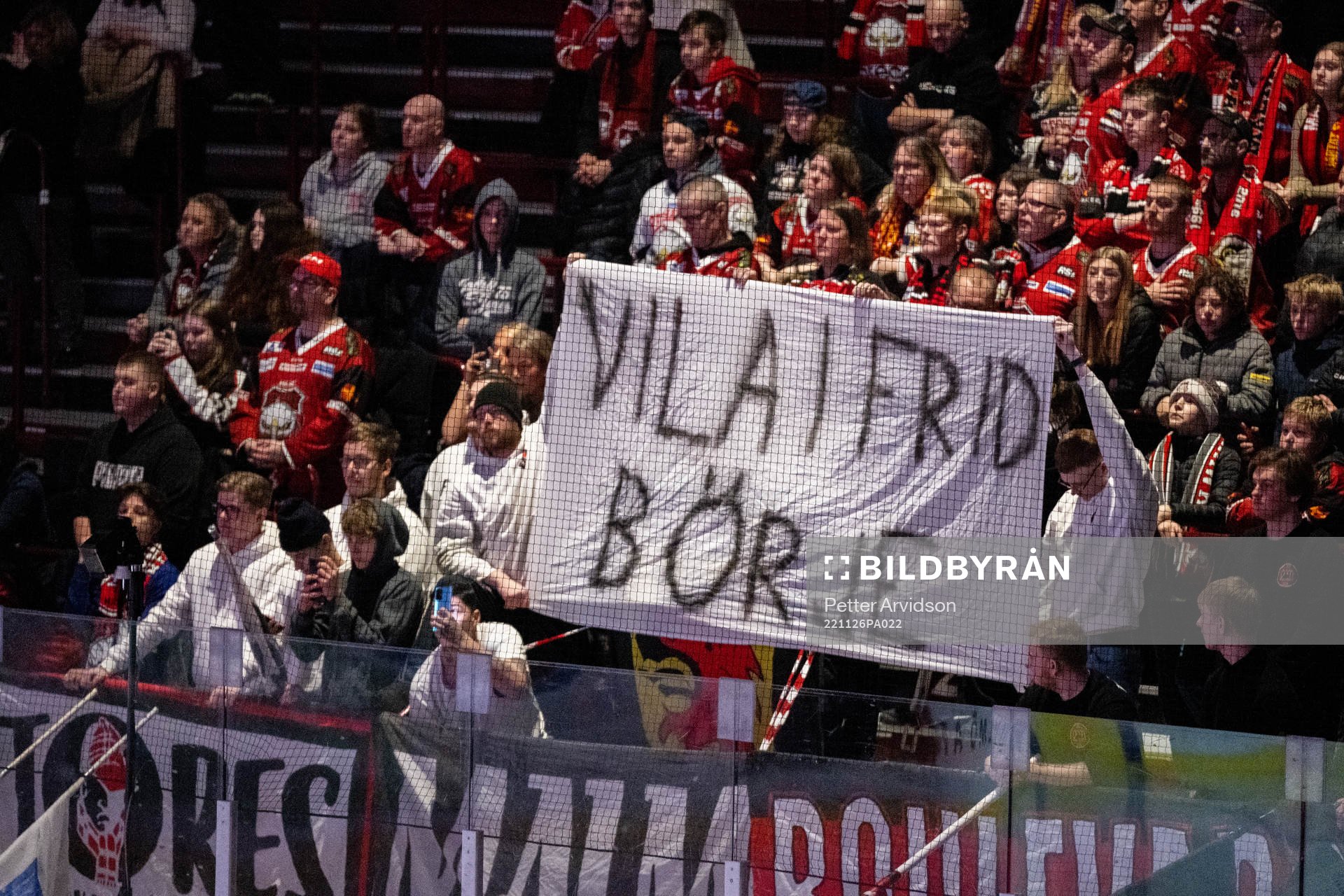 En banderoll för att hylla Börje Salming
