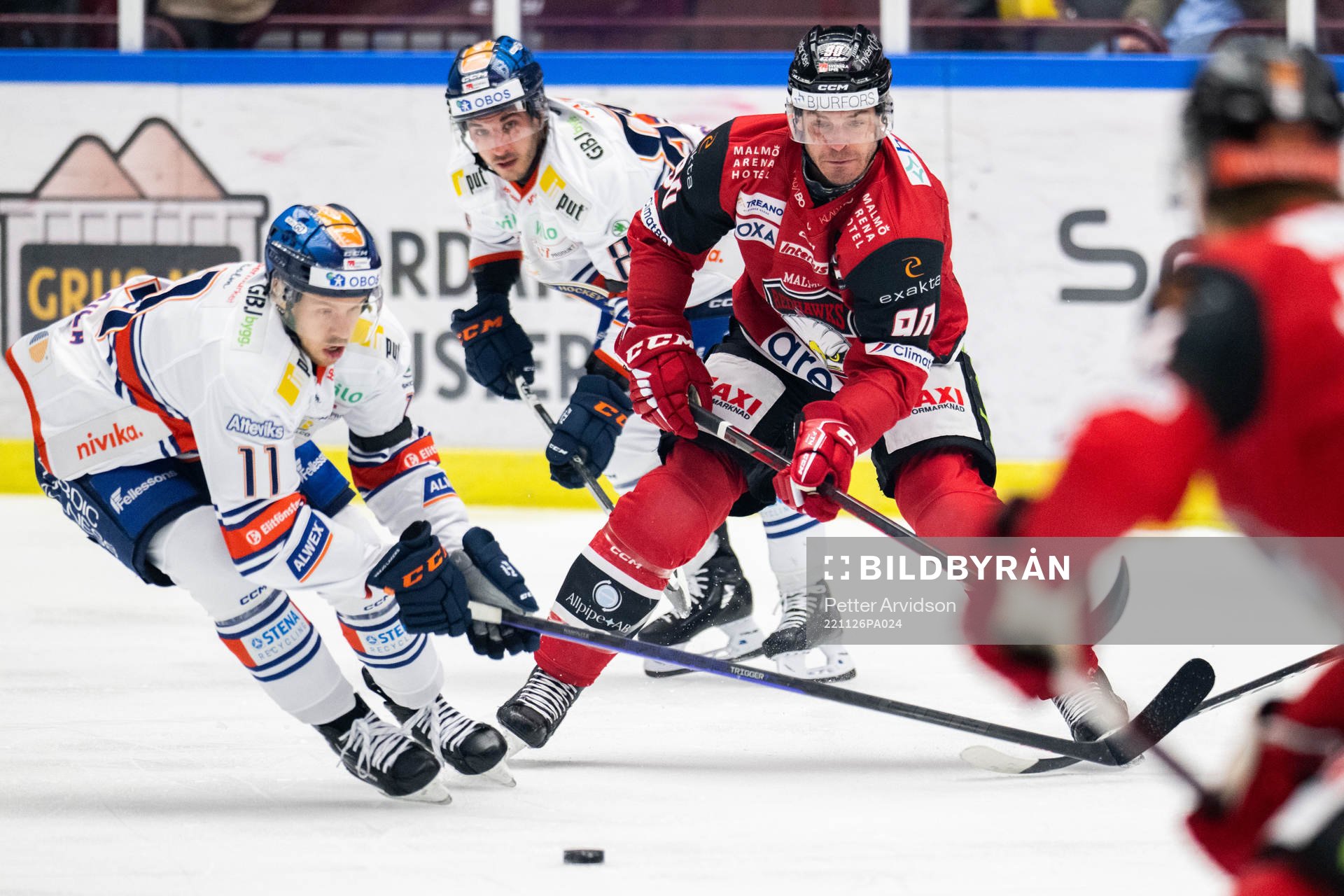 Växjös Kalle Kossila och Malmö Redhawks Lance Bouma
