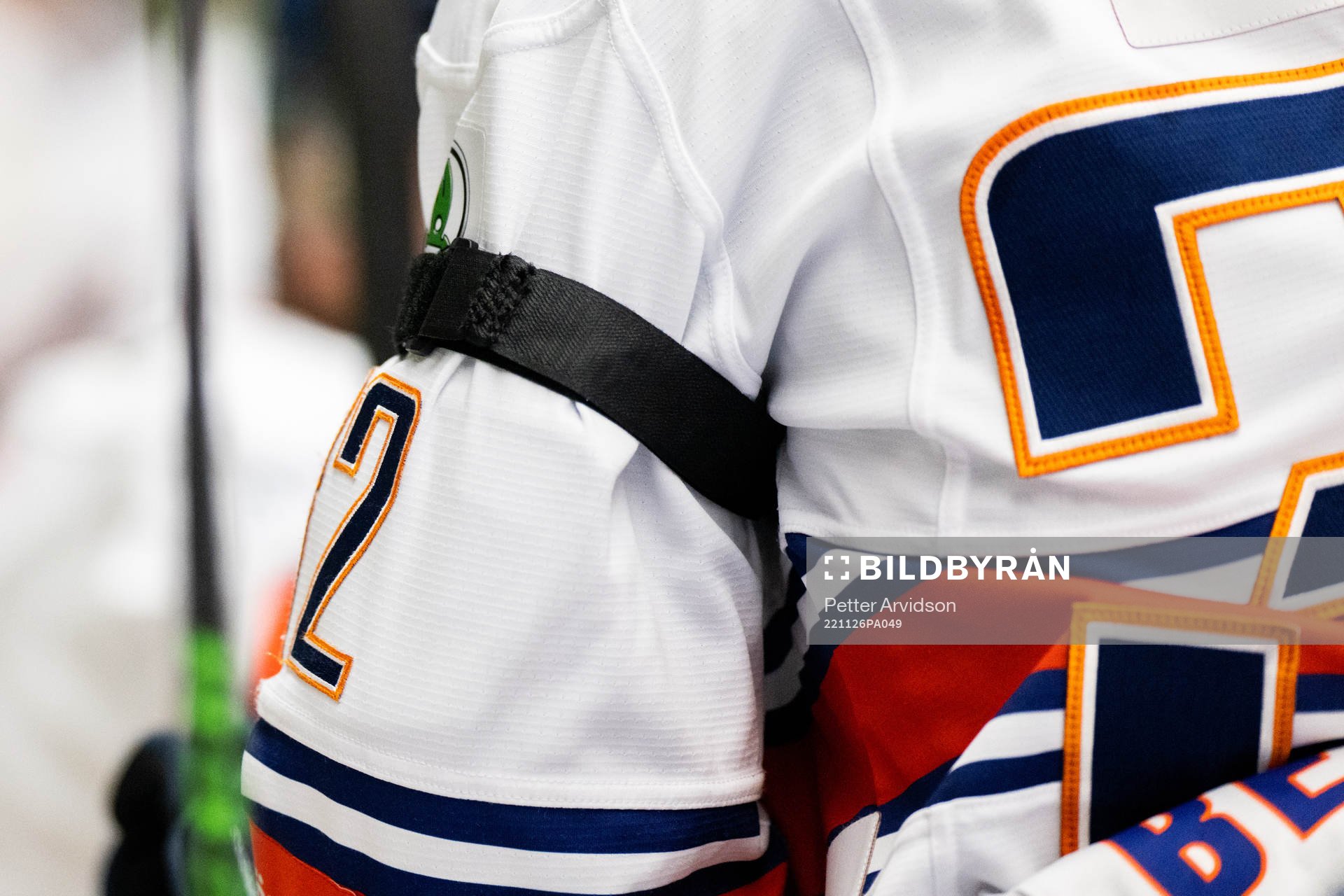 Växjös Lukas Bengtsson med sorgeband för att hedra