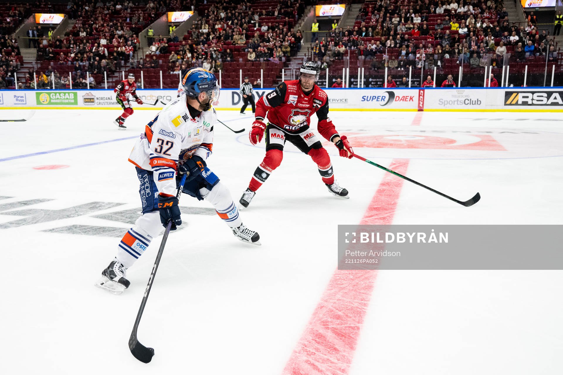 Växjös Lukas Bengtsson och Malmö Redhawks Kim Rosdahl