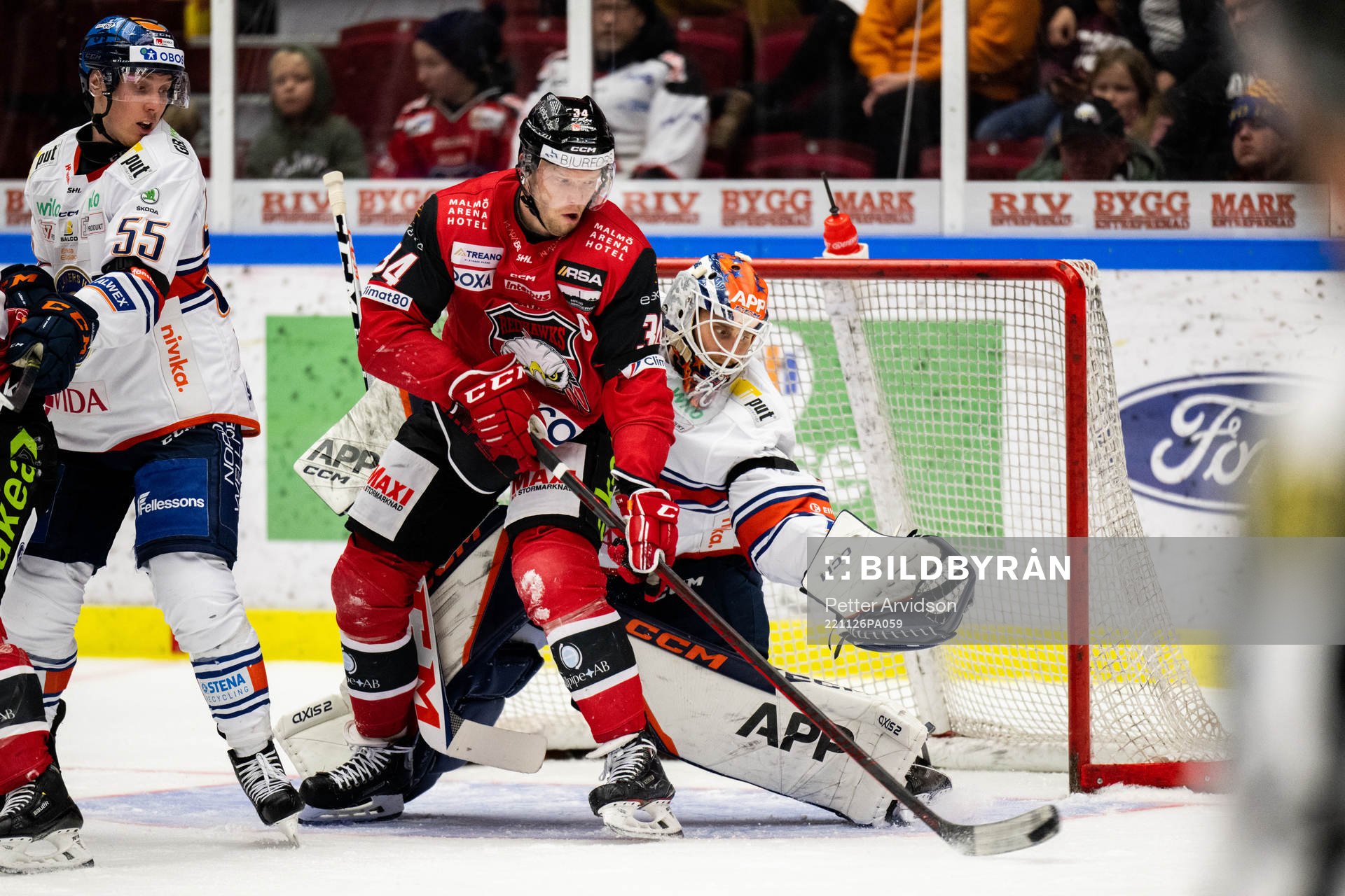 Malmö Redhawks Carl Söderberg oroar mot Växjös målvakt