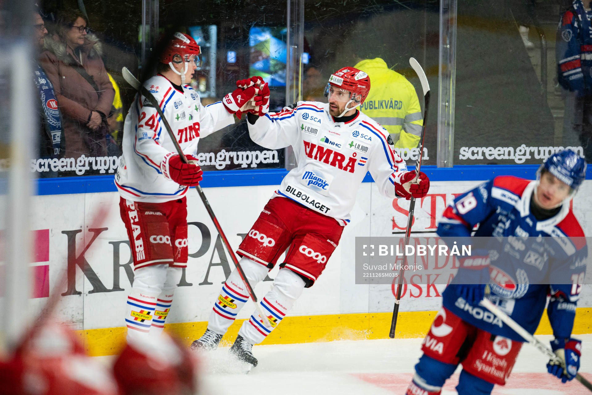Timrås Erik Walli Walterholm och Albin Lundin jublar