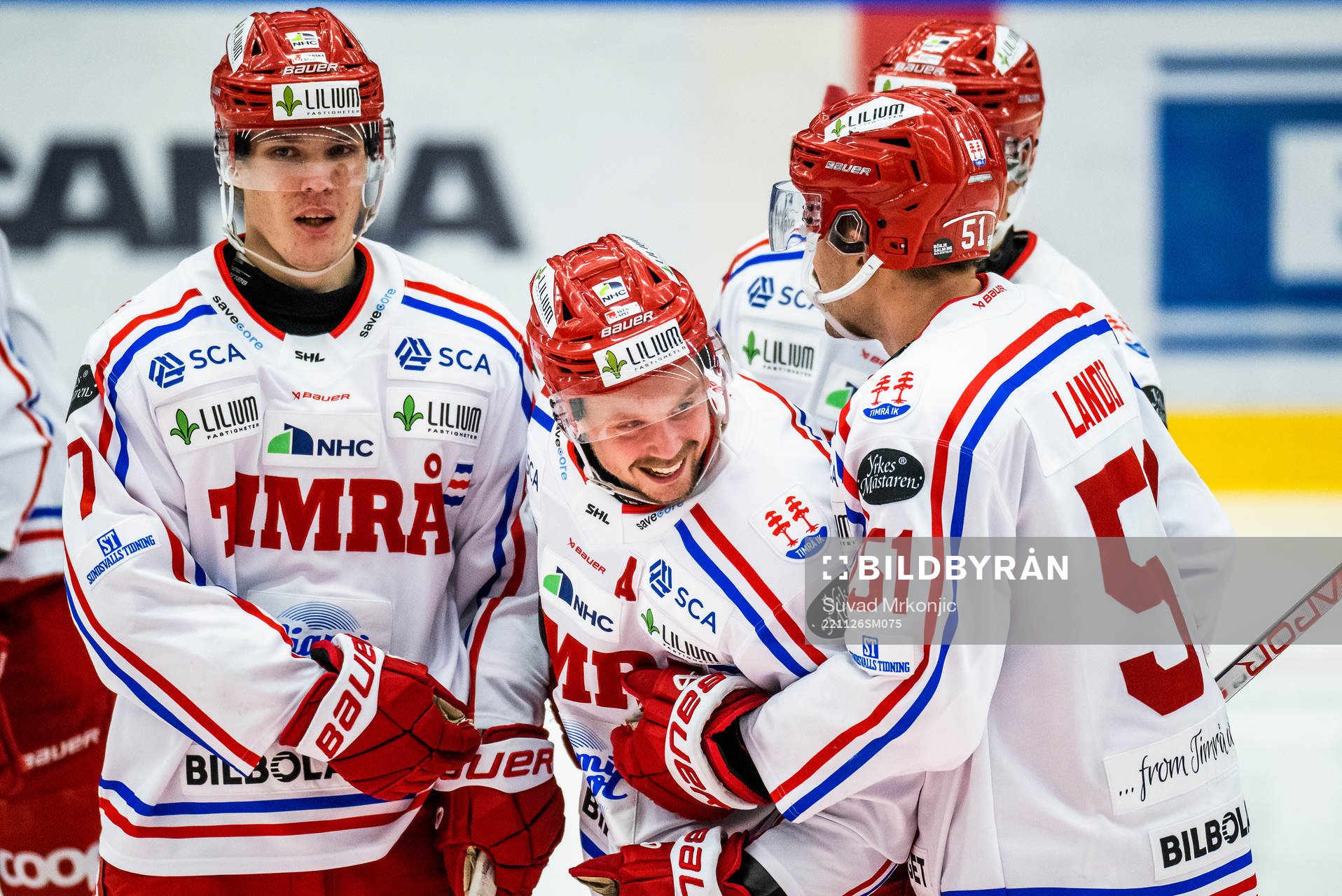 Timrås Jonathan Dahlén jublar med Jakob Stenqvist och