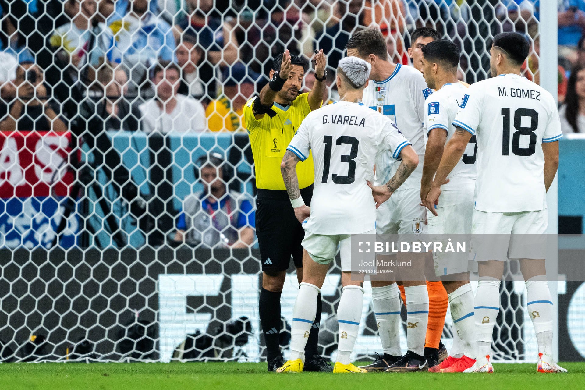 Players of Uruguay and referee Alireza Faghani