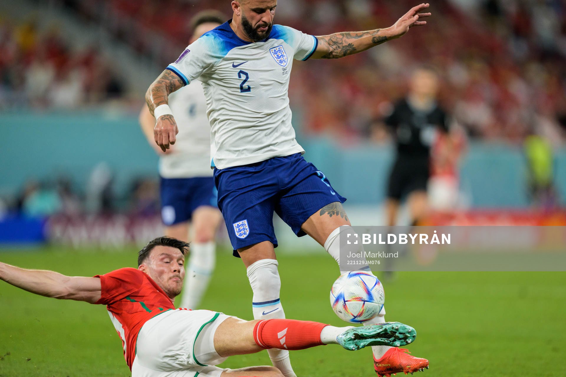 Kieffer Moore of Wales and Kyle Walker of England