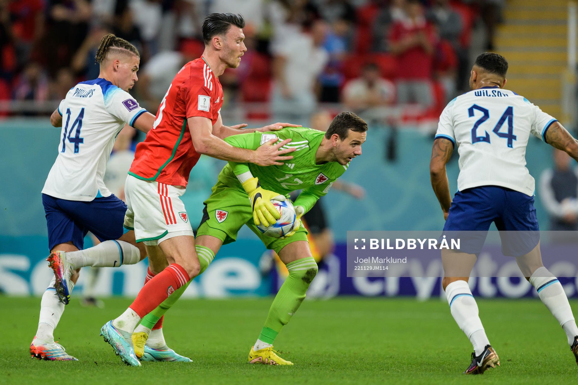 Kieffer Moore and goalkeeper Danny Ward of Wales