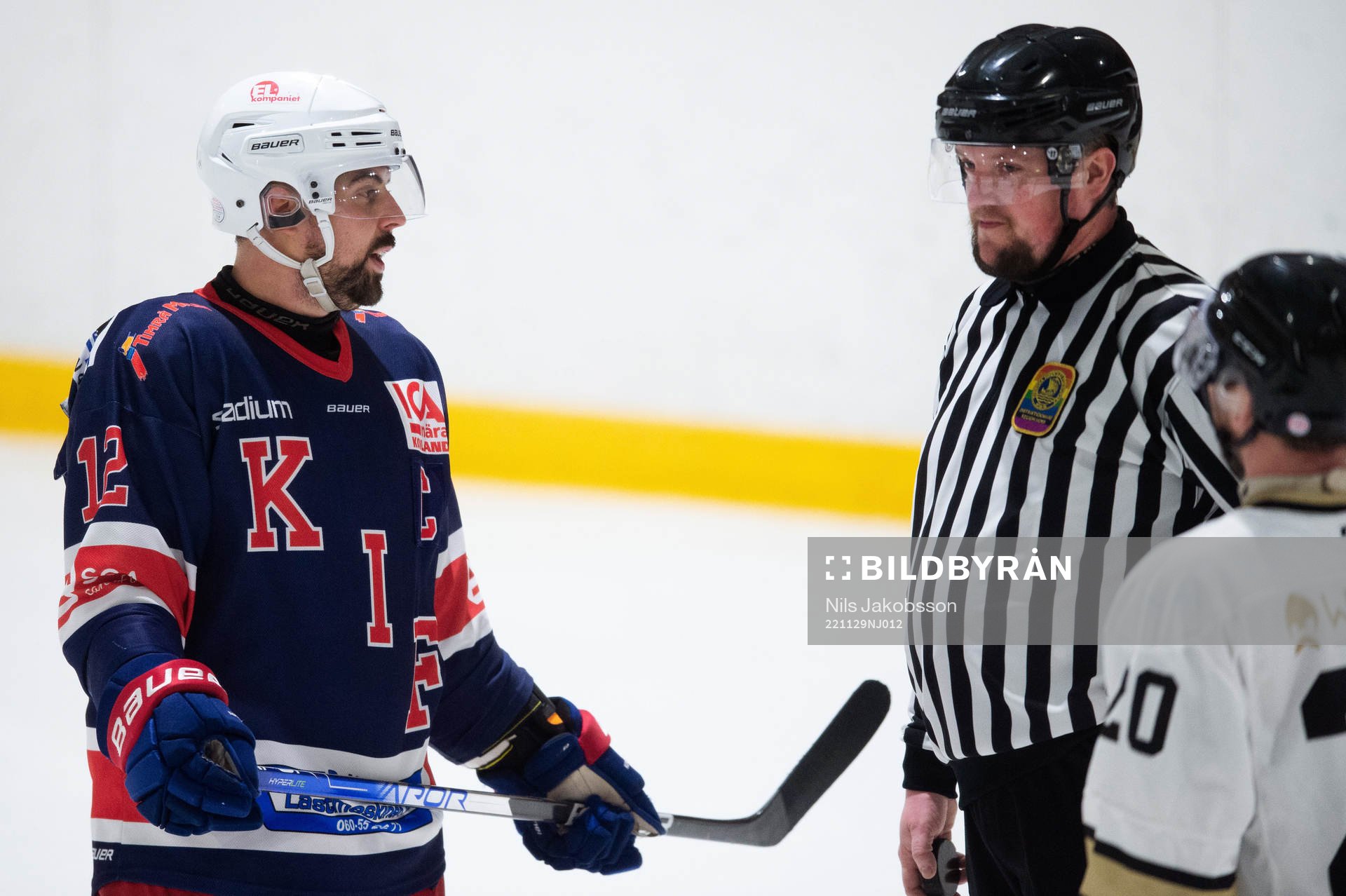 9 Kovlands Christopher Erixon och assisterande domare