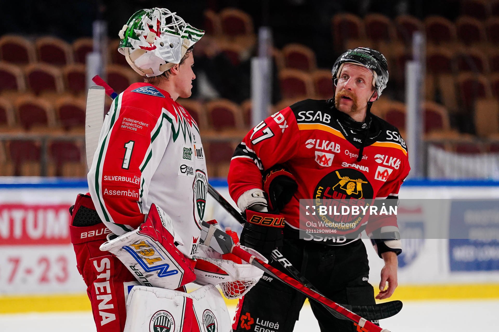 Frölundas målvakt Lars Johansson och Luleås Leo Komarov