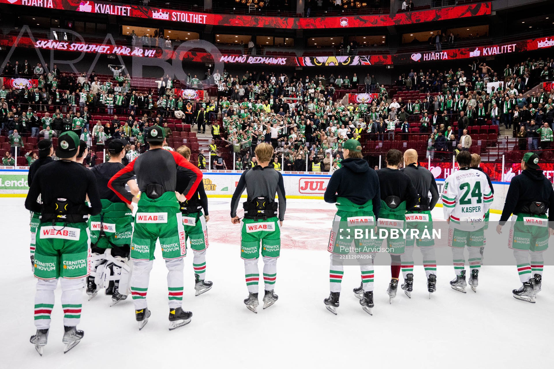 Rögles spelare och supportrar jublar